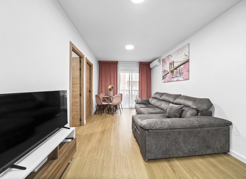 Resale - Apartment / Flat * - Torrevieja *