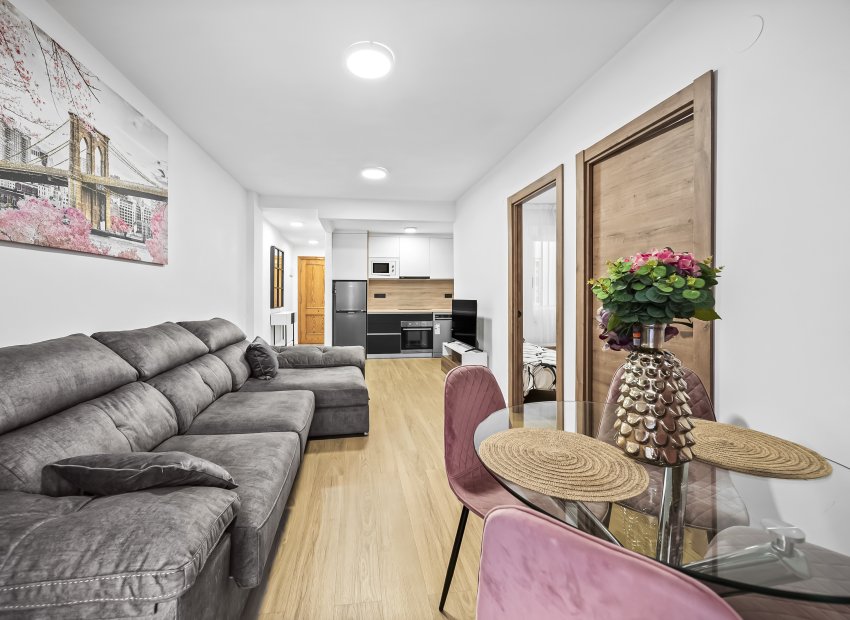 Resale - Apartment / Flat * - Torrevieja *