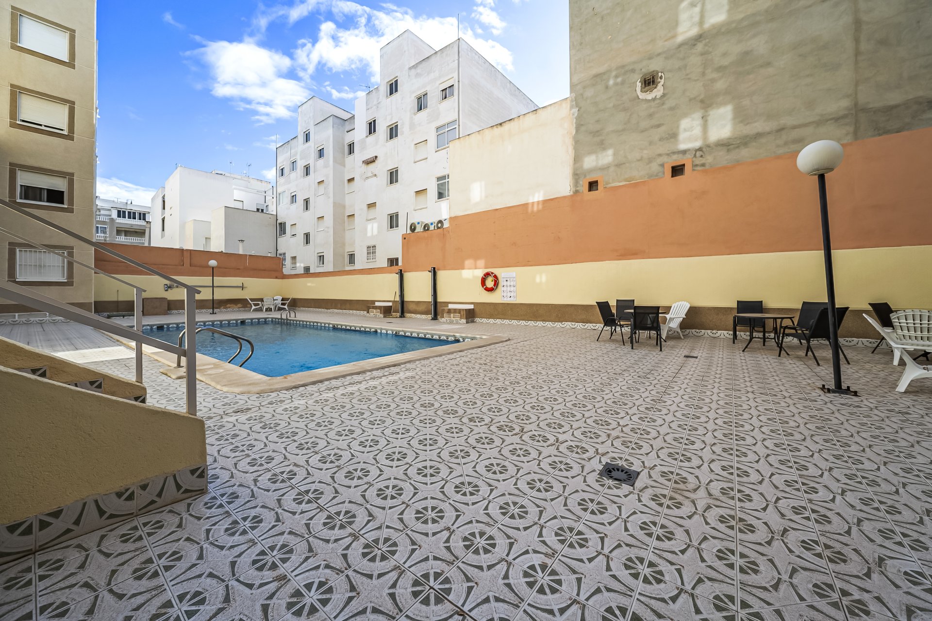 Resale - Apartment / Flat * - Torrevieja *