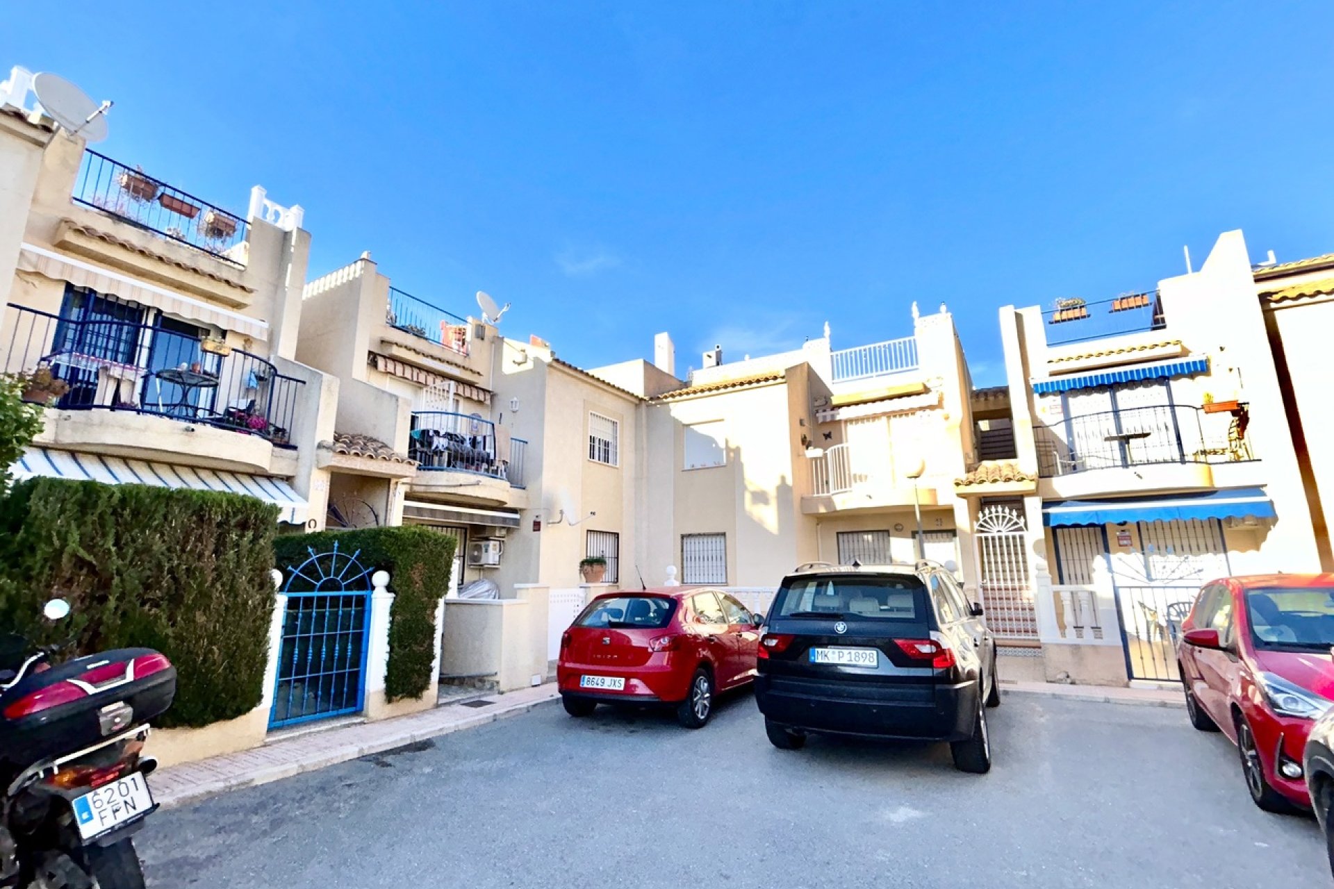 Resale - Apartment / Flat * - Torrevieja *