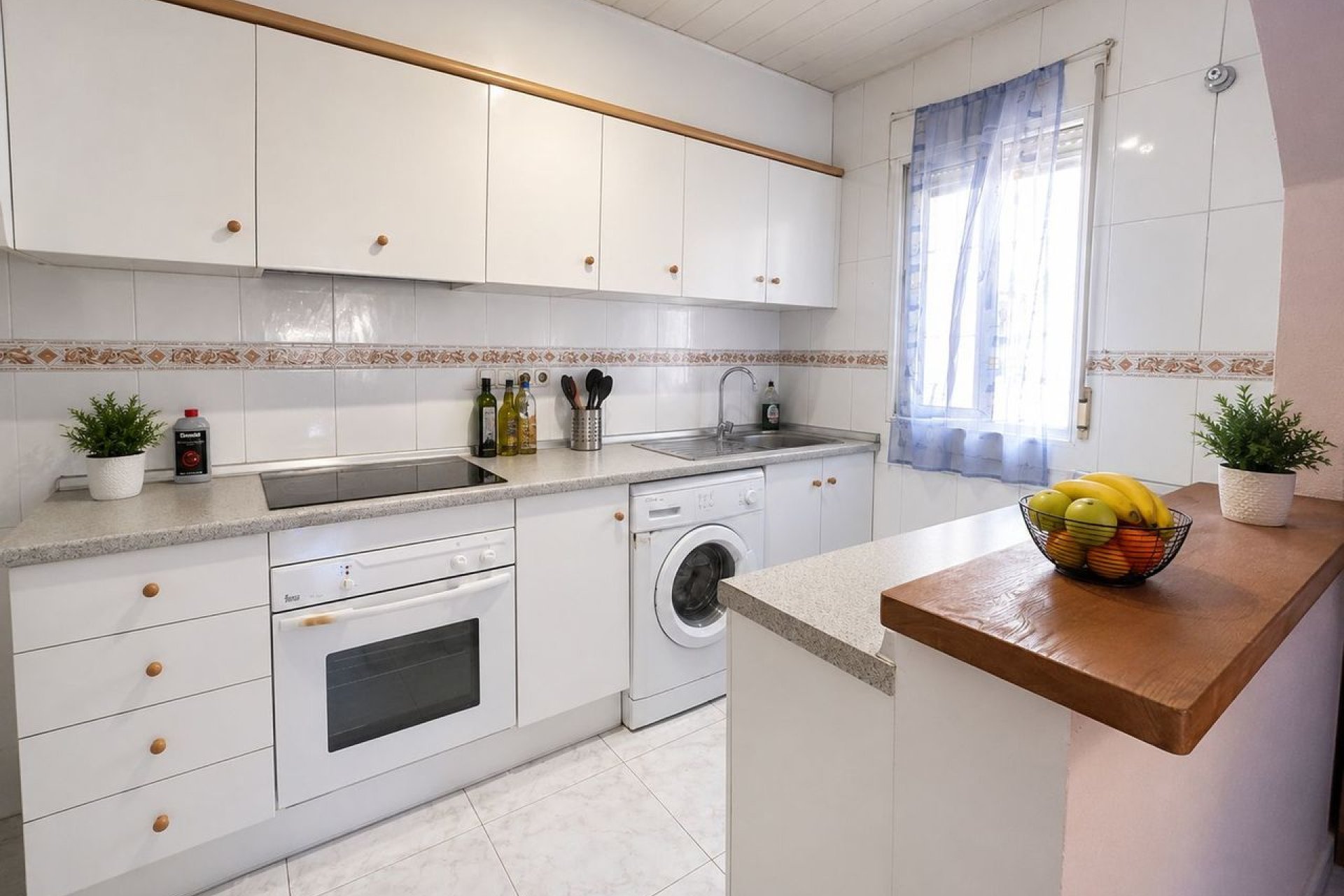 Resale - Apartment / Flat * - Torrevieja *