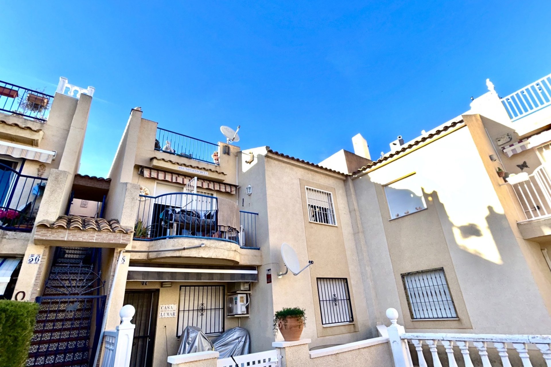 Resale - Apartment / Flat * - Torrevieja *