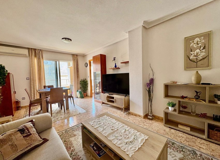 Resale - Apartment / Flat * - Torrevieja *