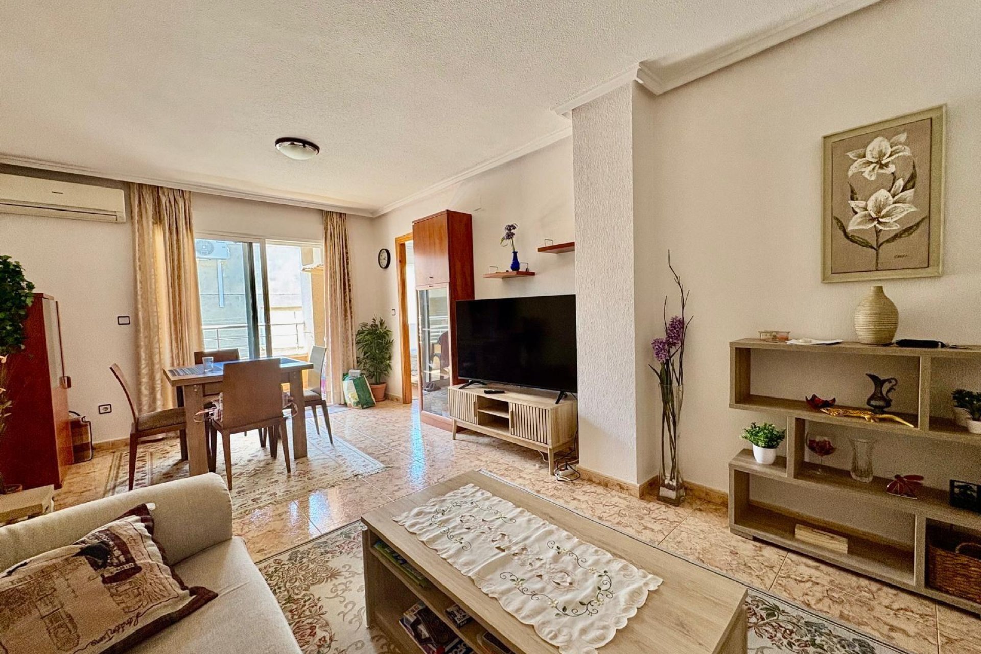 Resale - Apartment / Flat * - Torrevieja *