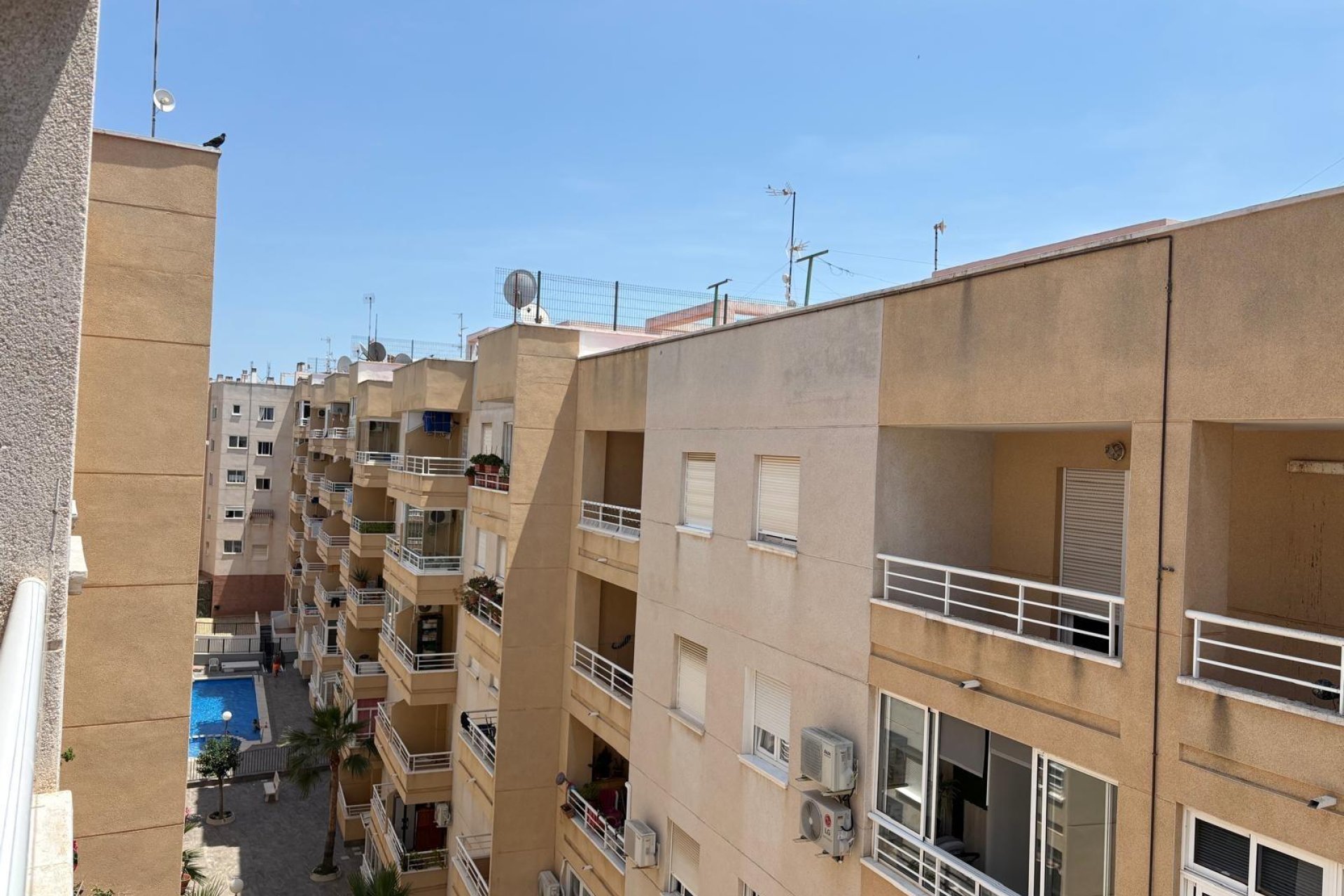 Resale - Apartment / Flat * - Torrevieja *