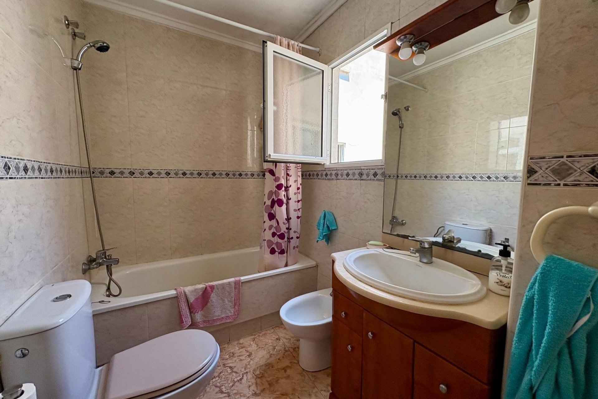 Resale - Apartment / Flat * - Torrevieja *