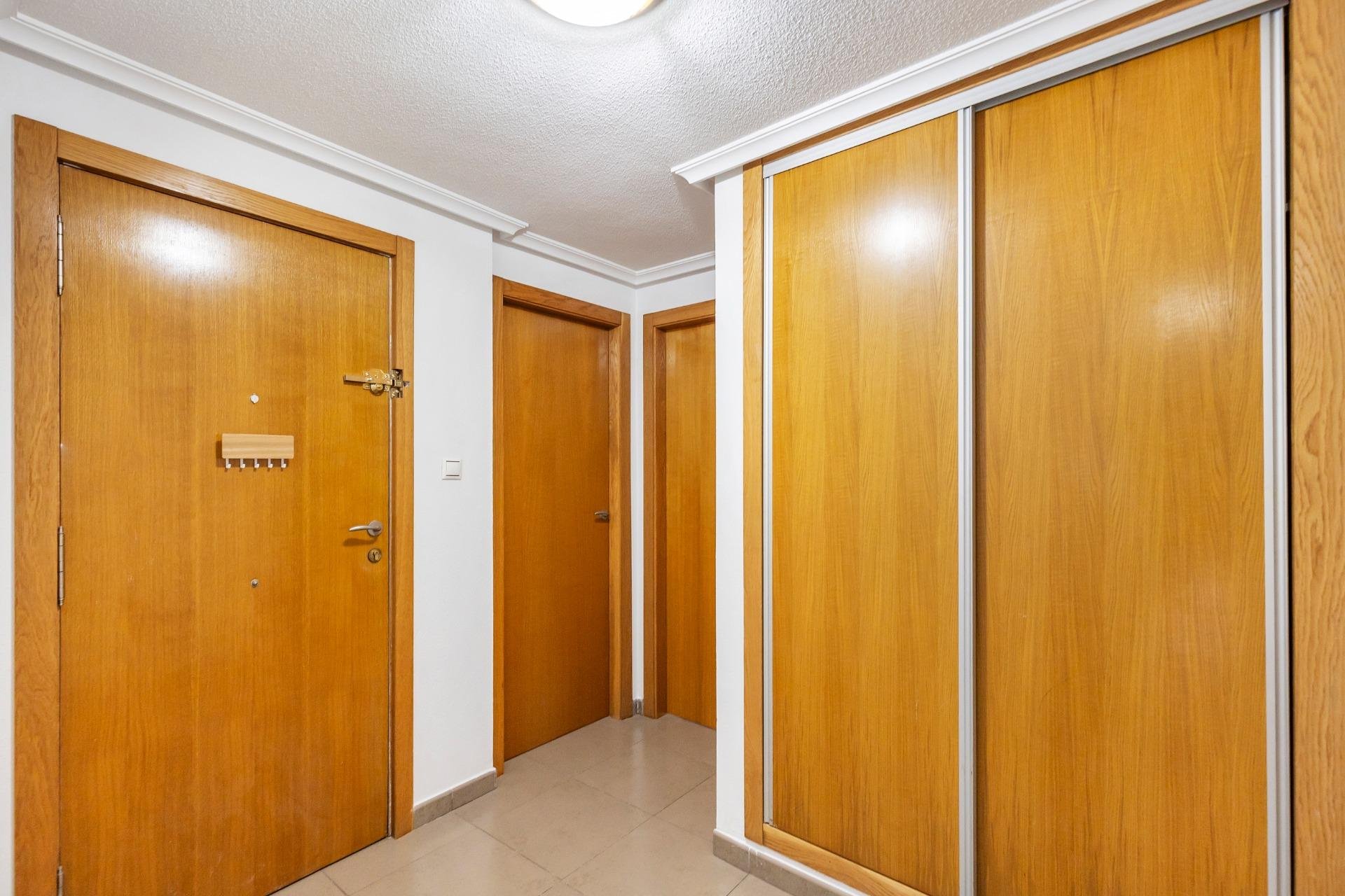 Resale - Apartment / Flat * - Torrevieja *