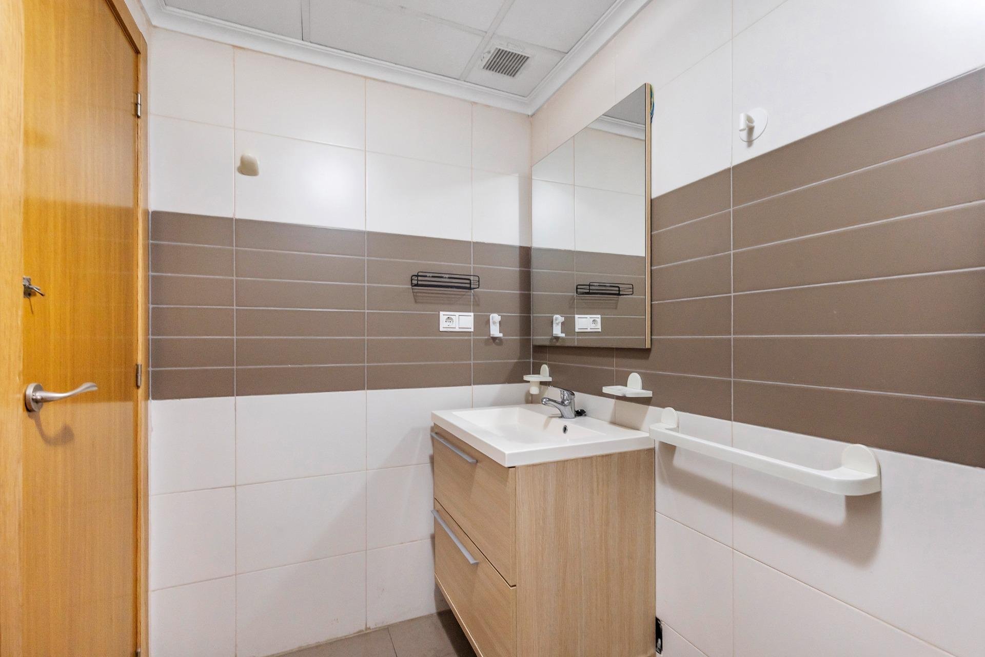 Resale - Apartment / Flat * - Torrevieja *