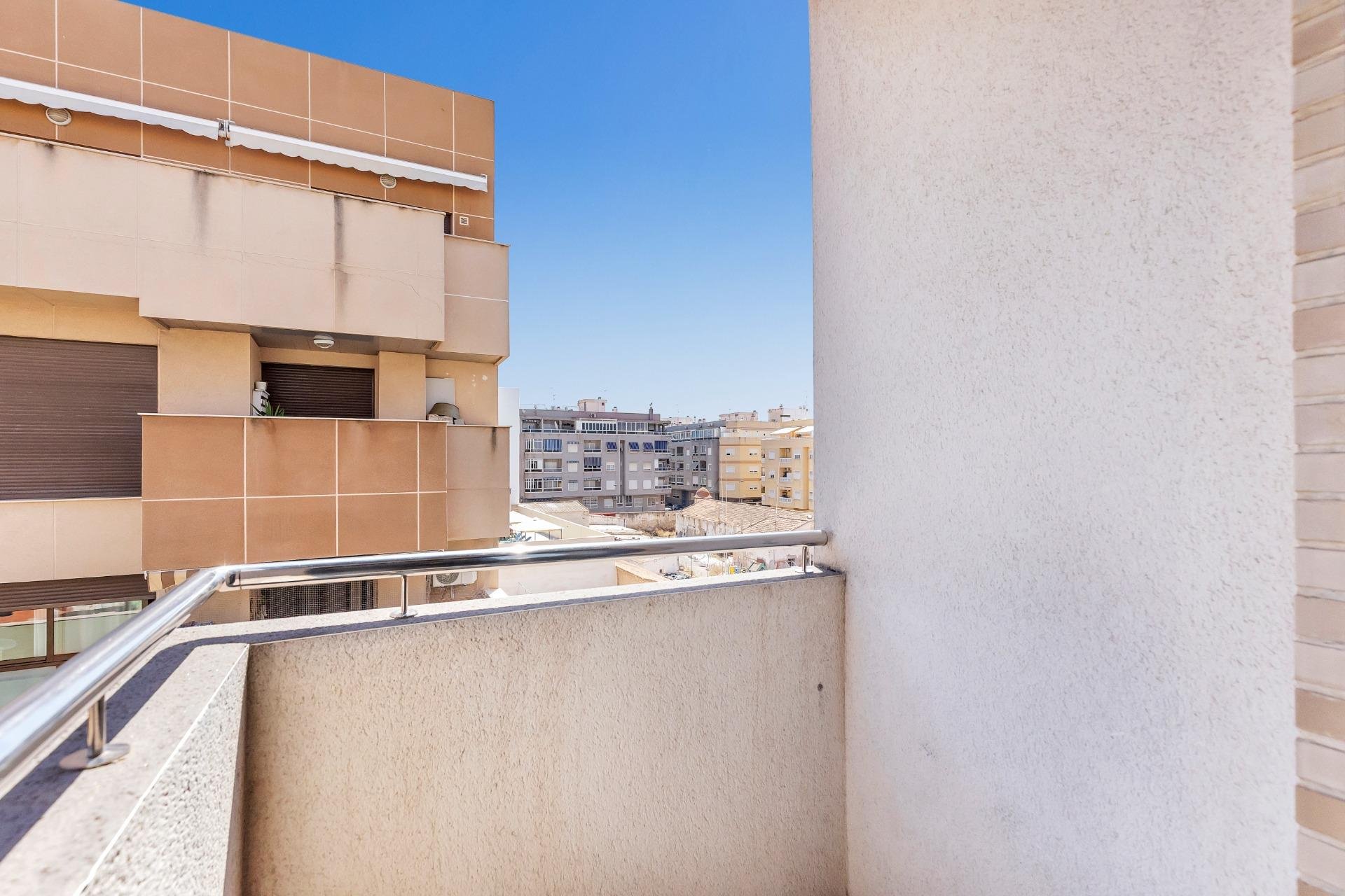 Resale - Apartment / Flat * - Torrevieja *