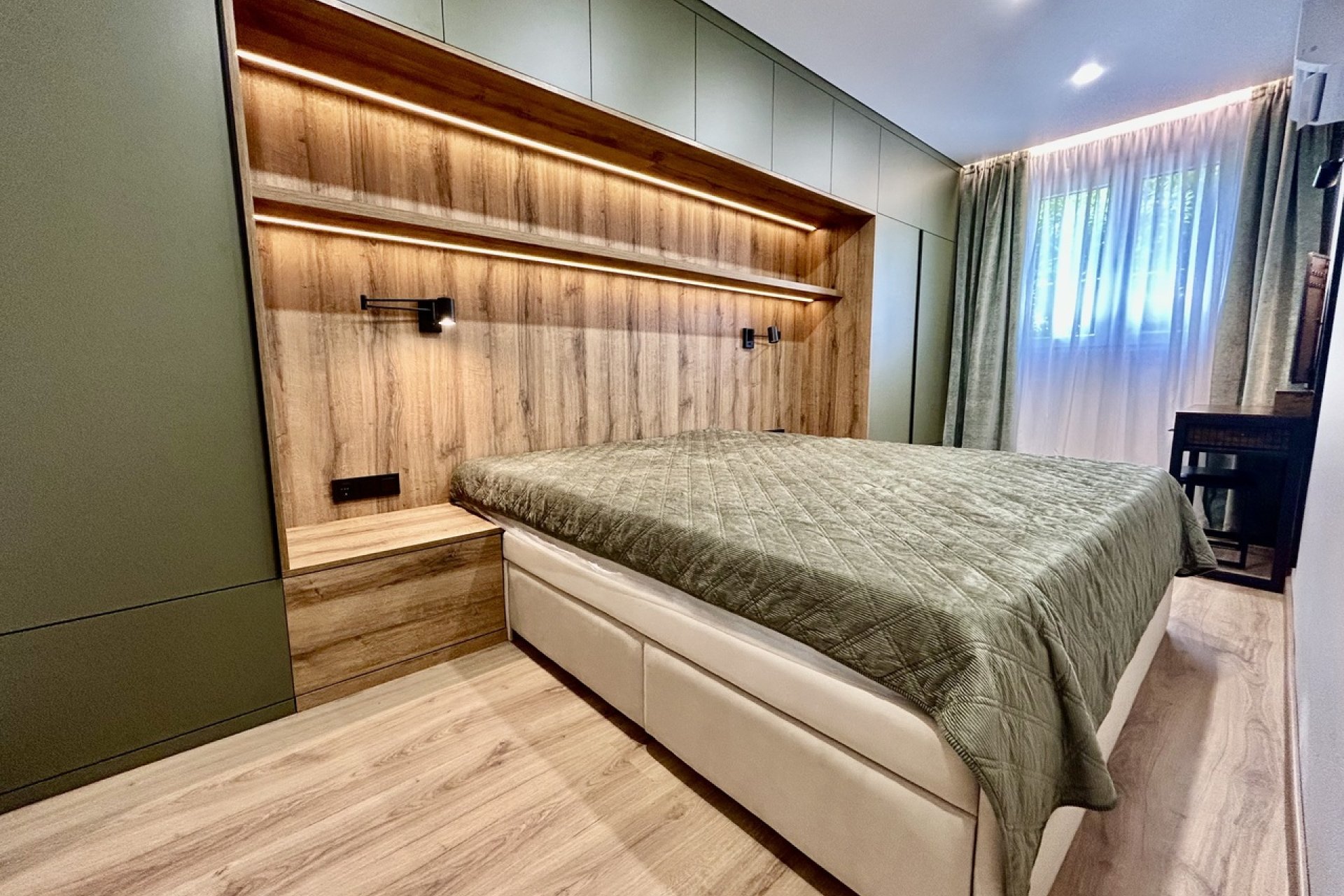Resale - Apartment / Flat * - Torrevieja *