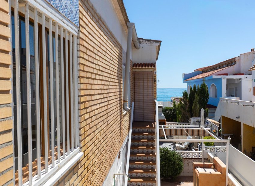 Resale - Apartment / Flat * - Torrevieja *
