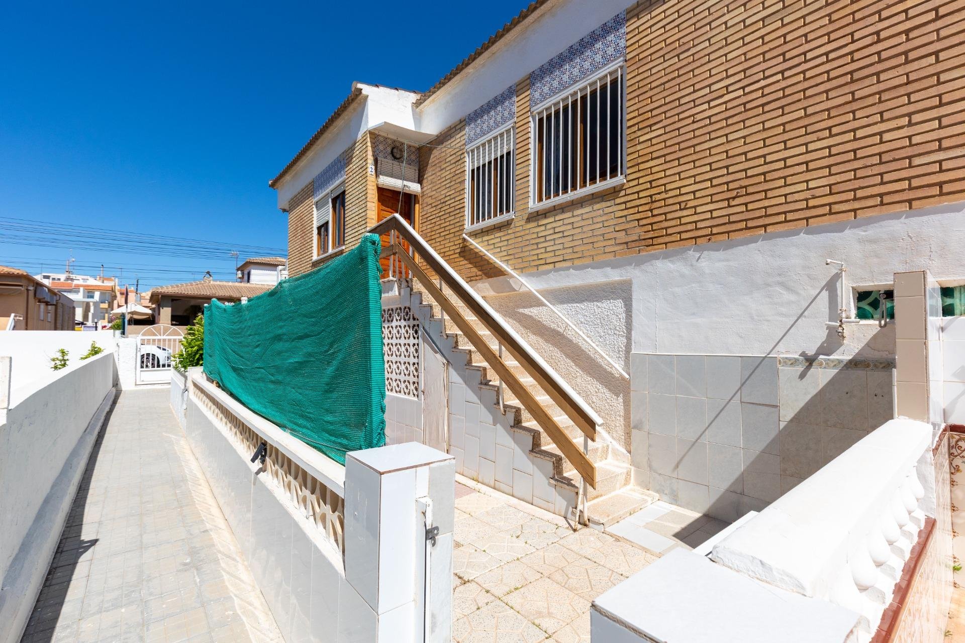 Resale - Apartment / Flat * - Torrevieja *