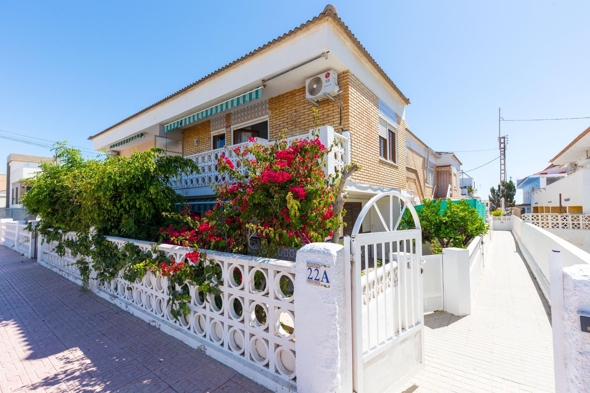 Resale - Apartment / Flat * - Torrevieja *