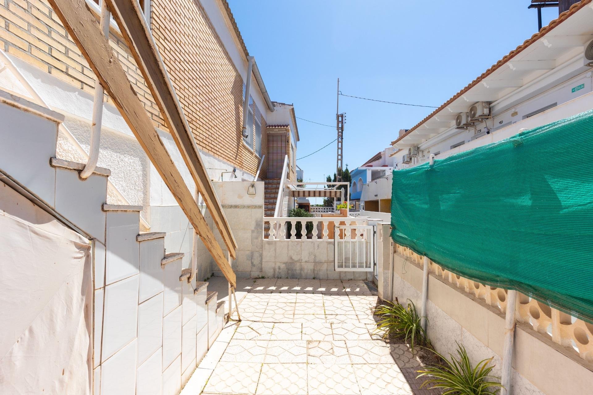 Resale - Apartment / Flat * - Torrevieja *