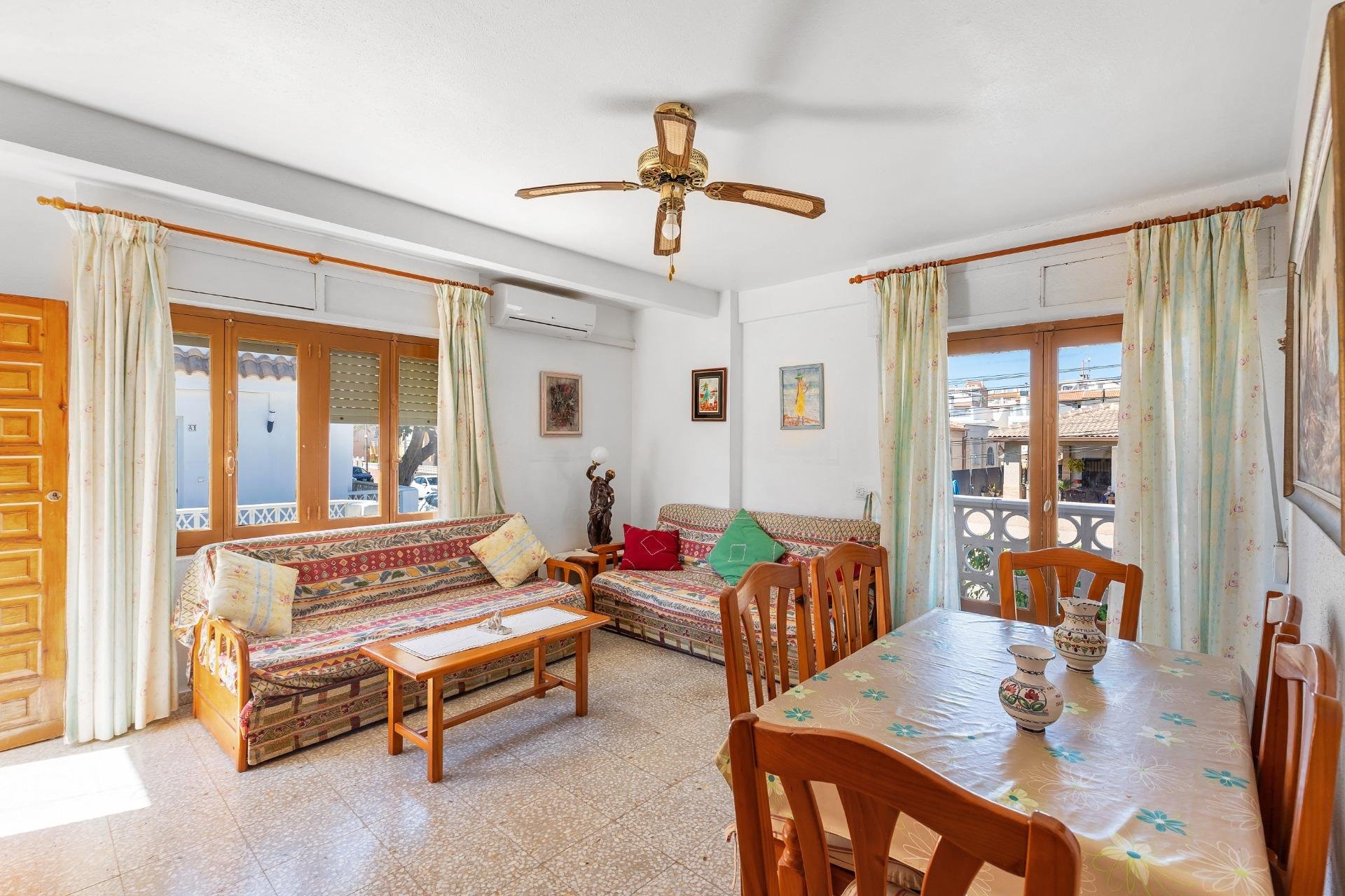 Resale - Apartment / Flat * - Torrevieja *