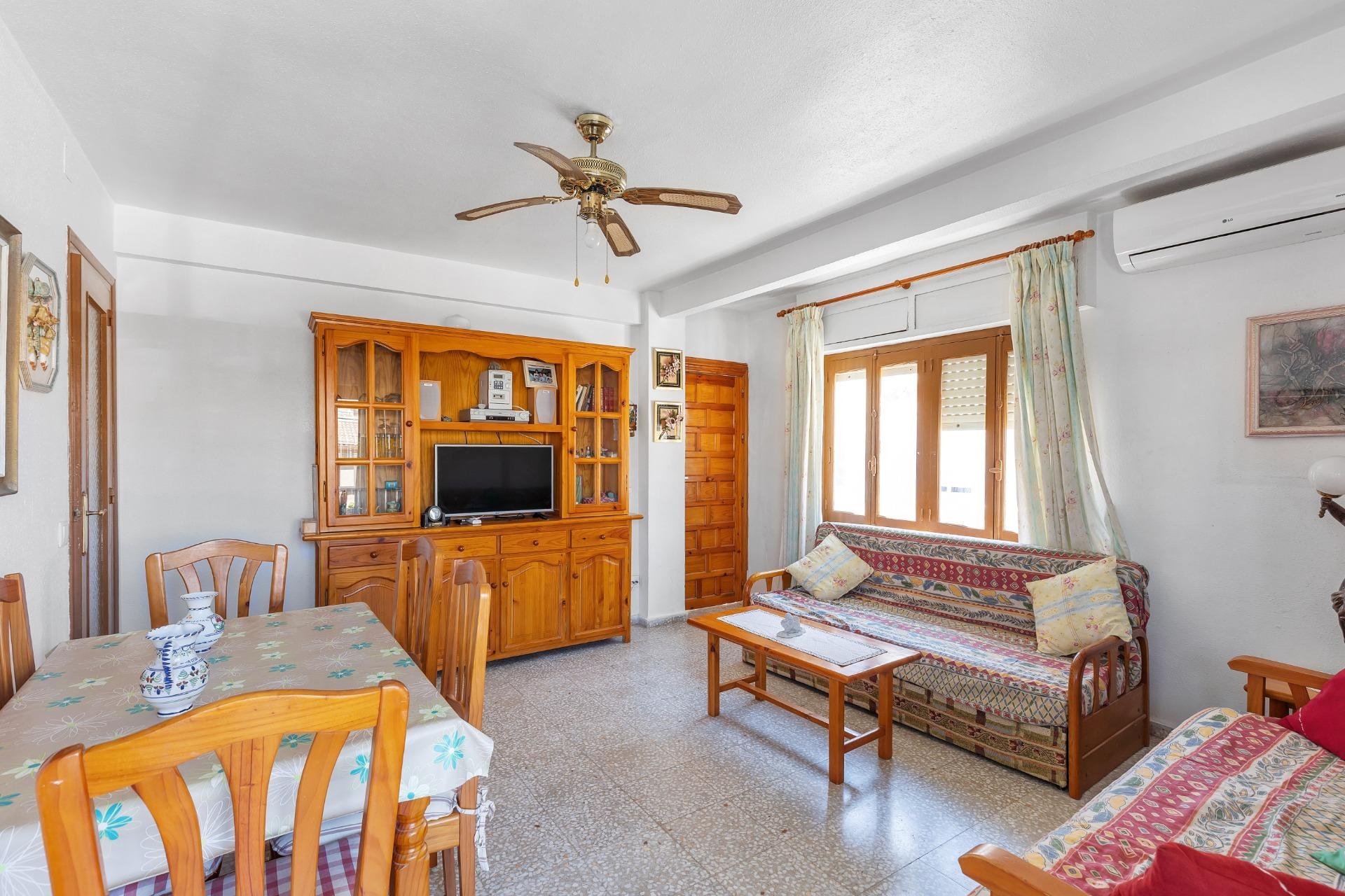 Resale - Apartment / Flat * - Torrevieja *