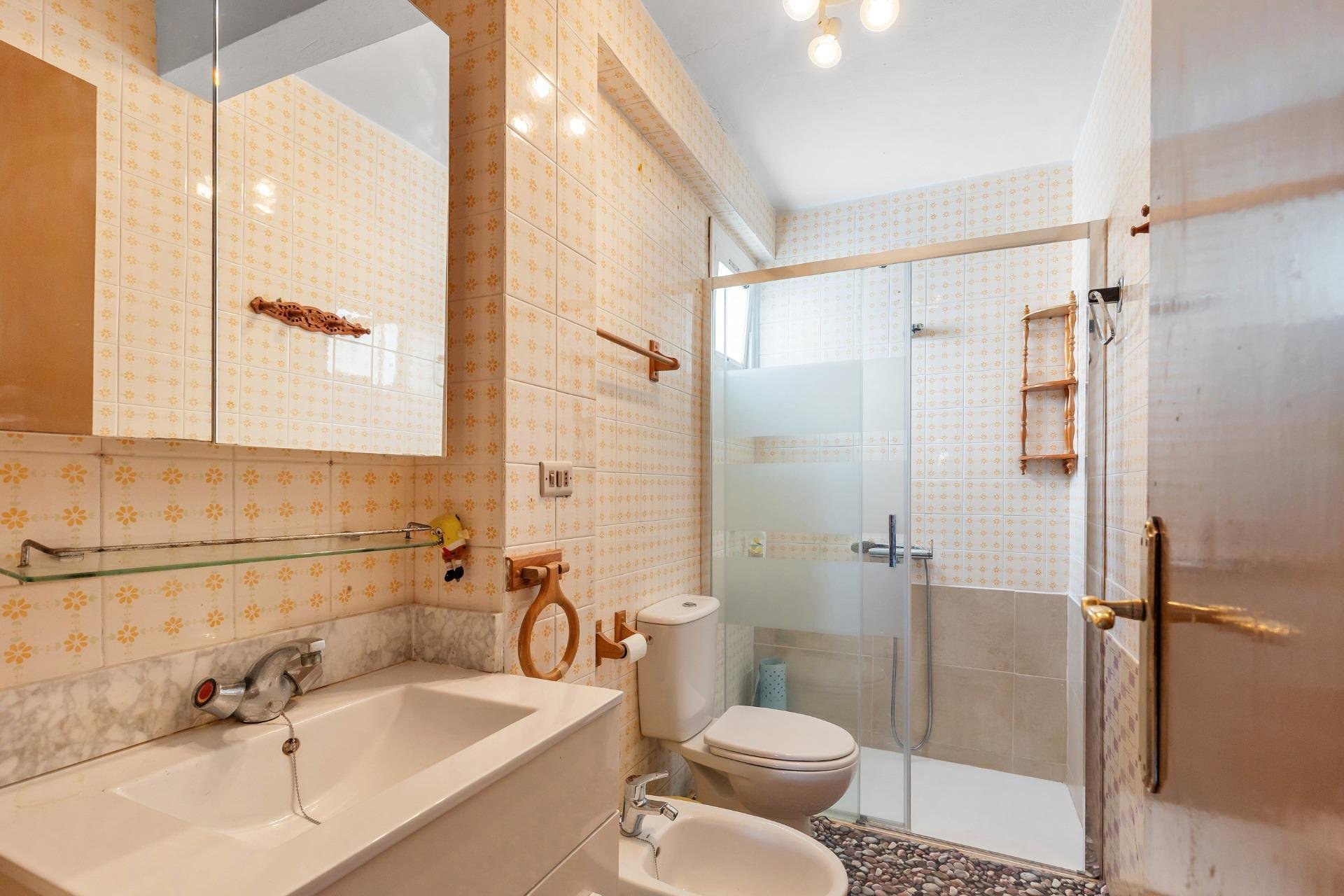 Resale - Apartment / Flat * - Torrevieja *