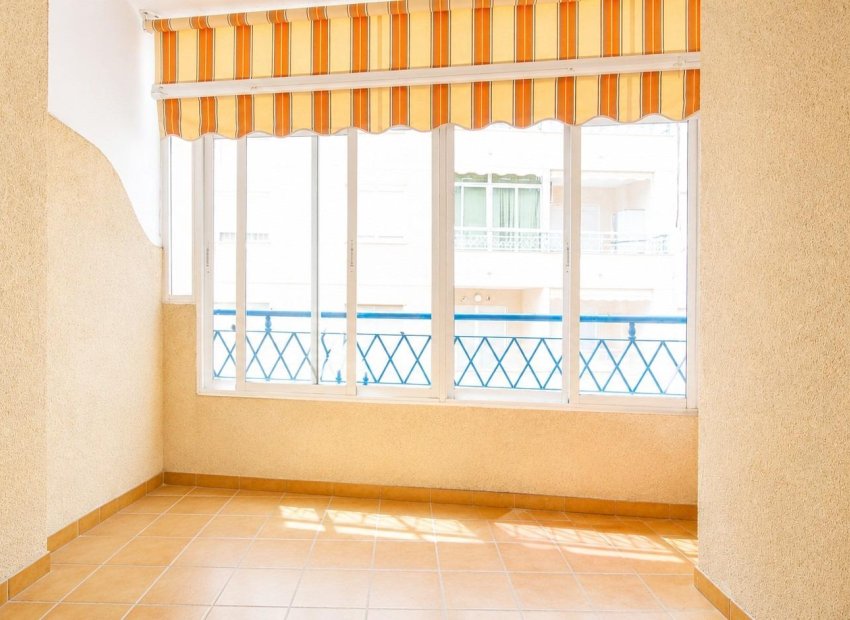 Resale - Apartment / Flat * - Torrevieja *