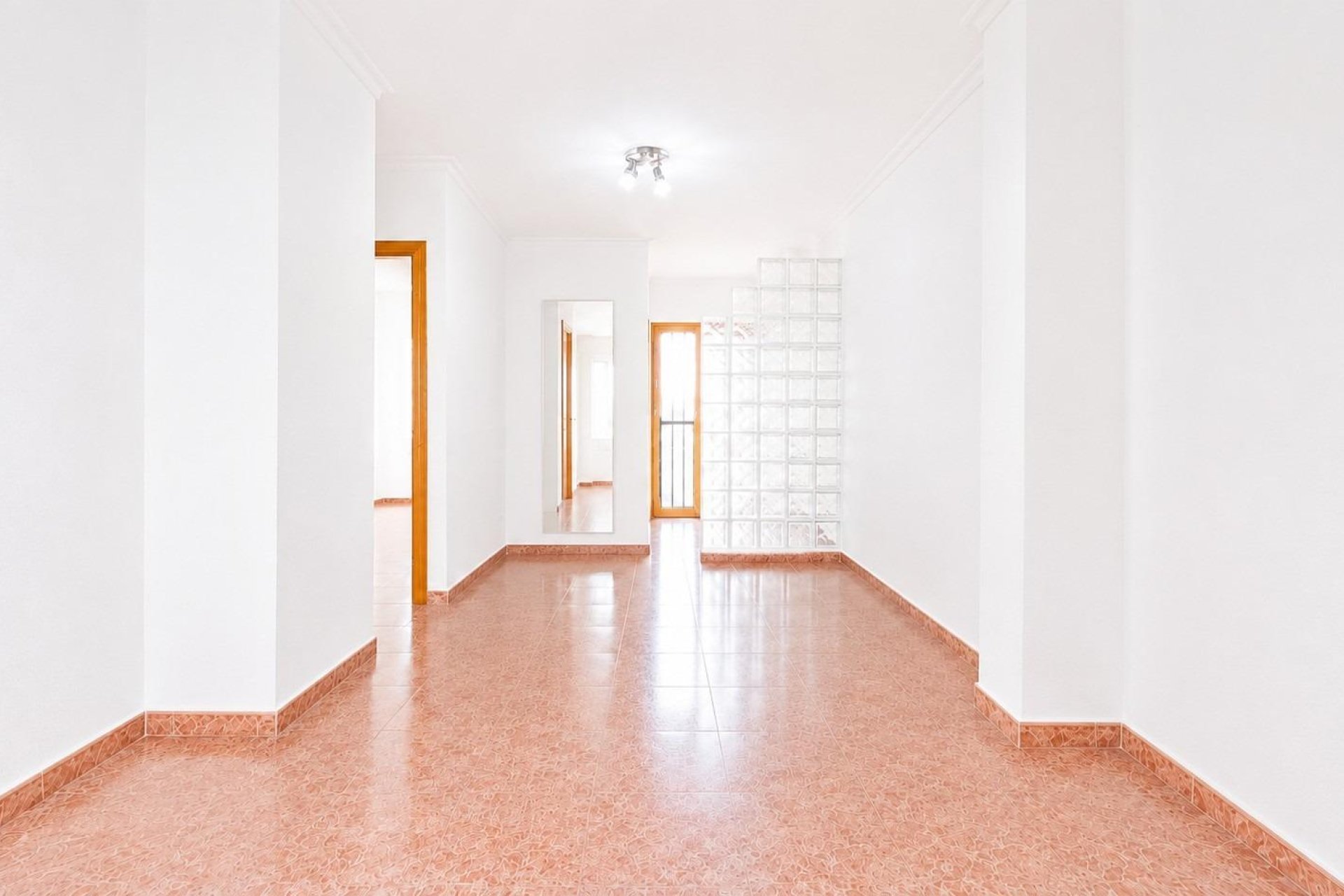 Resale - Apartment / Flat * - Torrevieja *