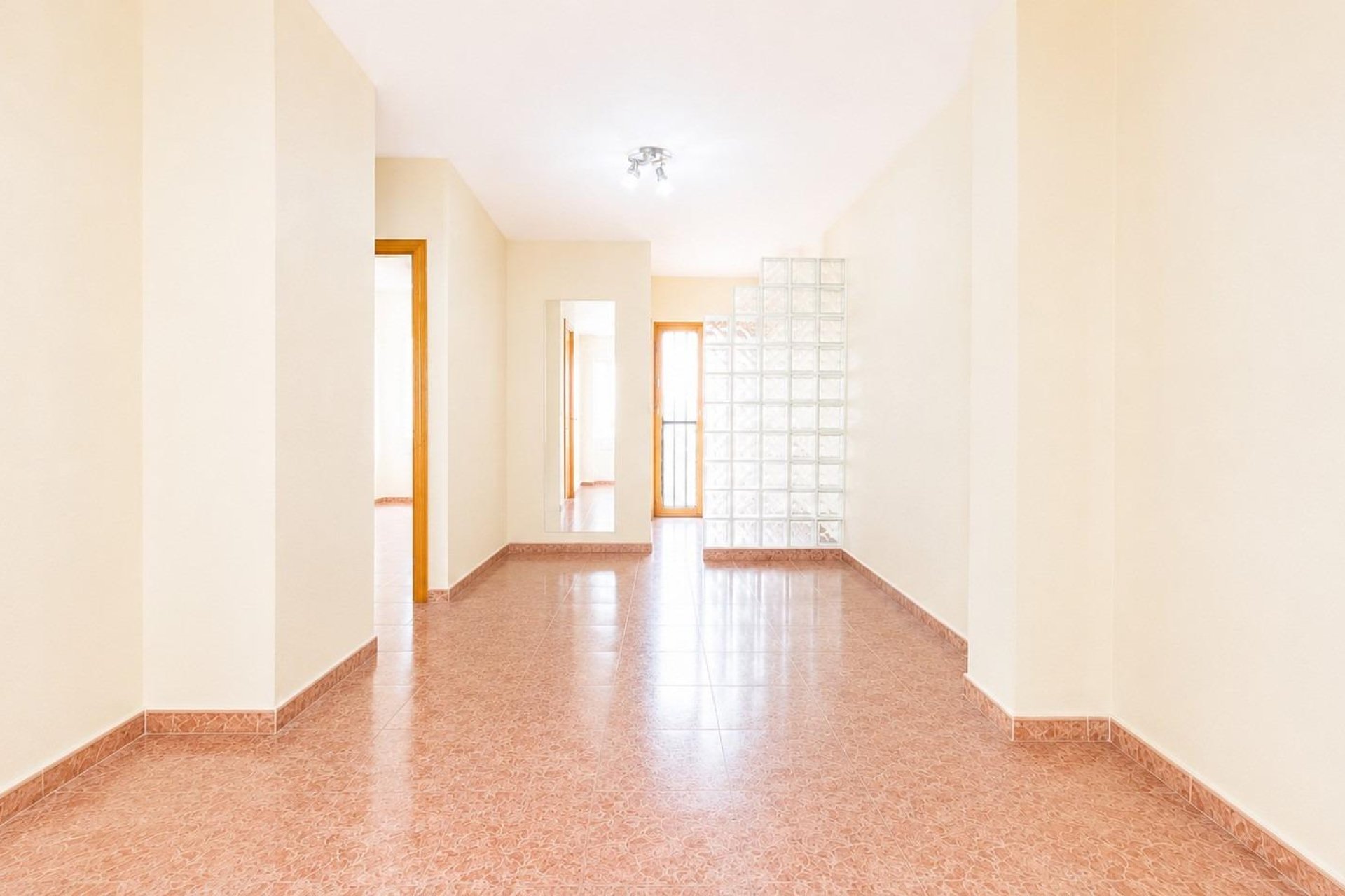 Resale - Apartment / Flat * - Torrevieja *