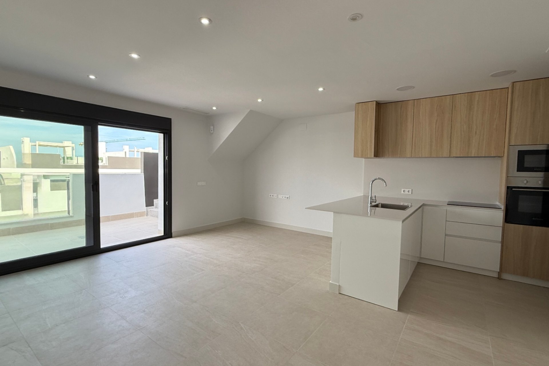 Resale - Apartment / Flat * - Torrevieja *