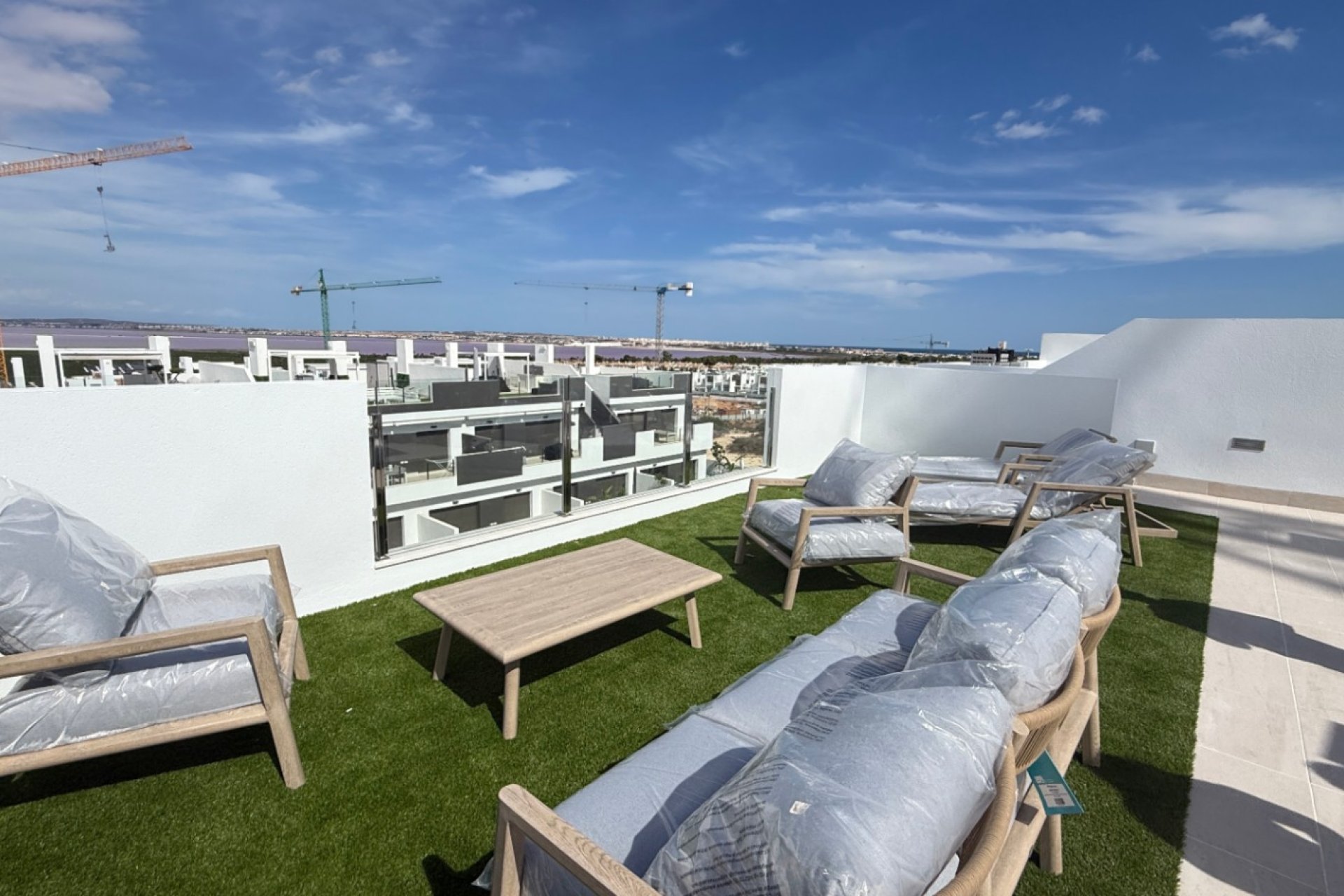 Resale - Apartment / Flat * - Torrevieja *