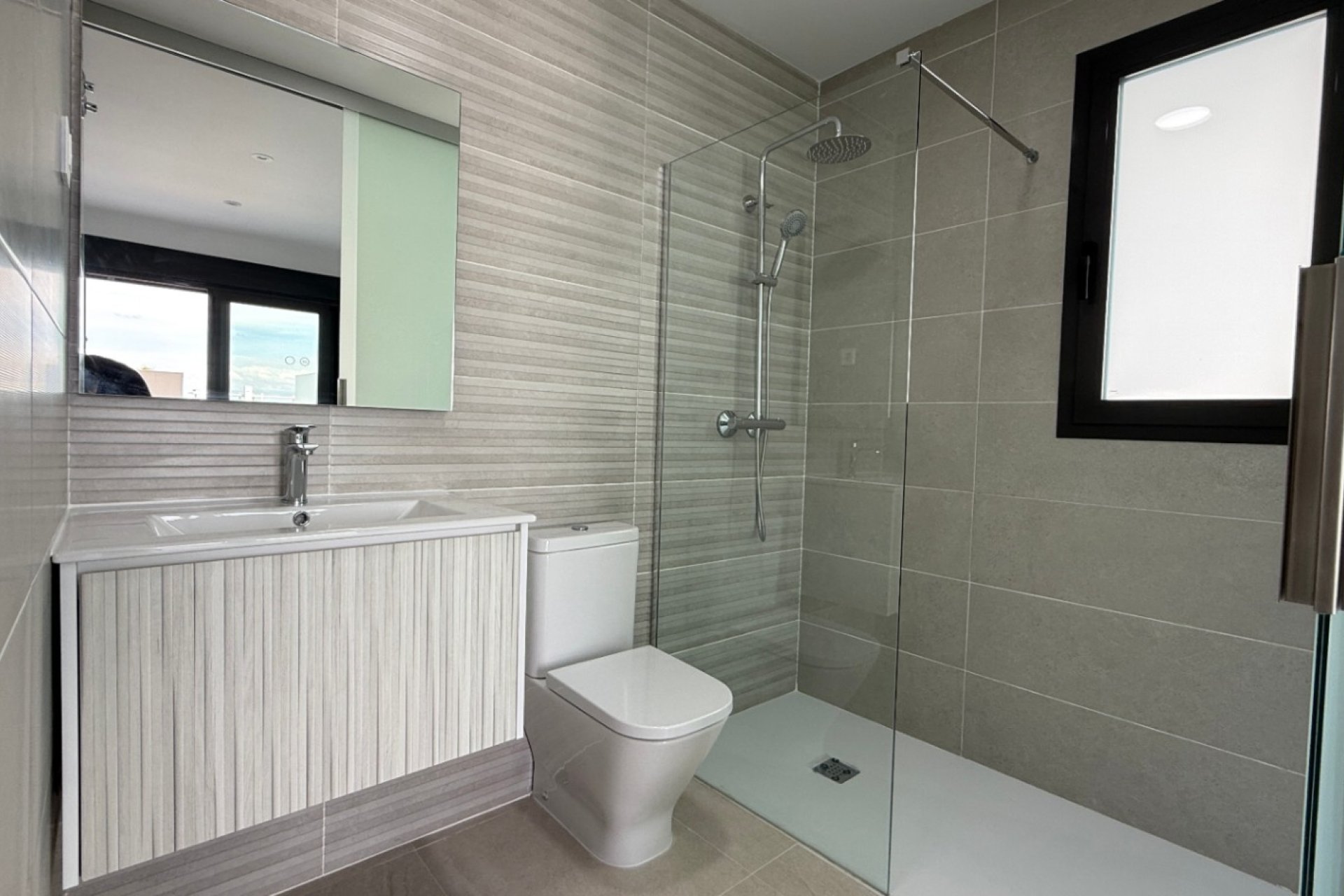 Resale - Apartment / Flat * - Torrevieja *