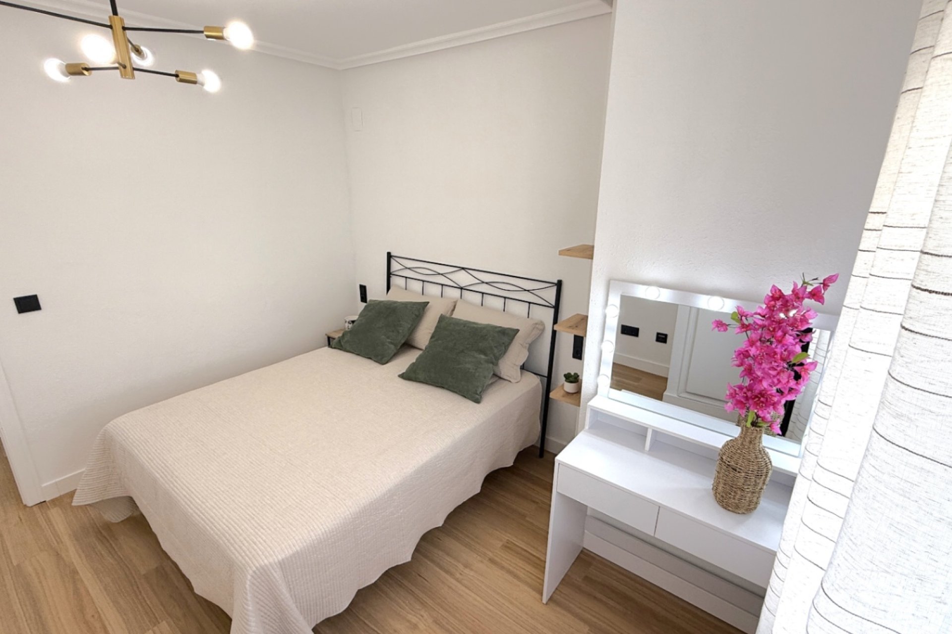 Resale - Apartment / Flat * - Torrevieja *