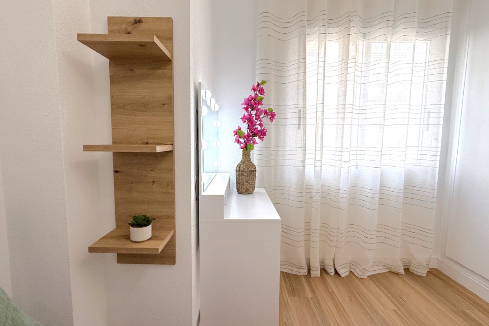 Resale - Apartment / Flat * - Torrevieja *