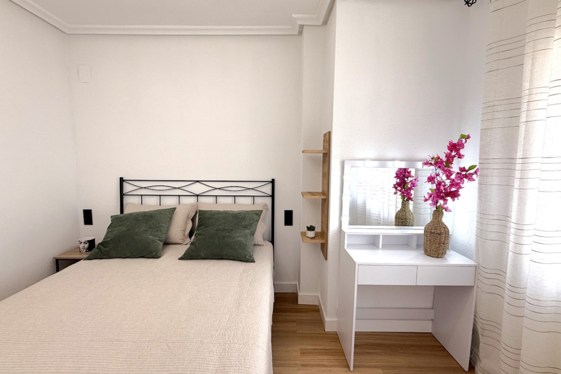 Resale - Apartment / Flat * - Torrevieja *