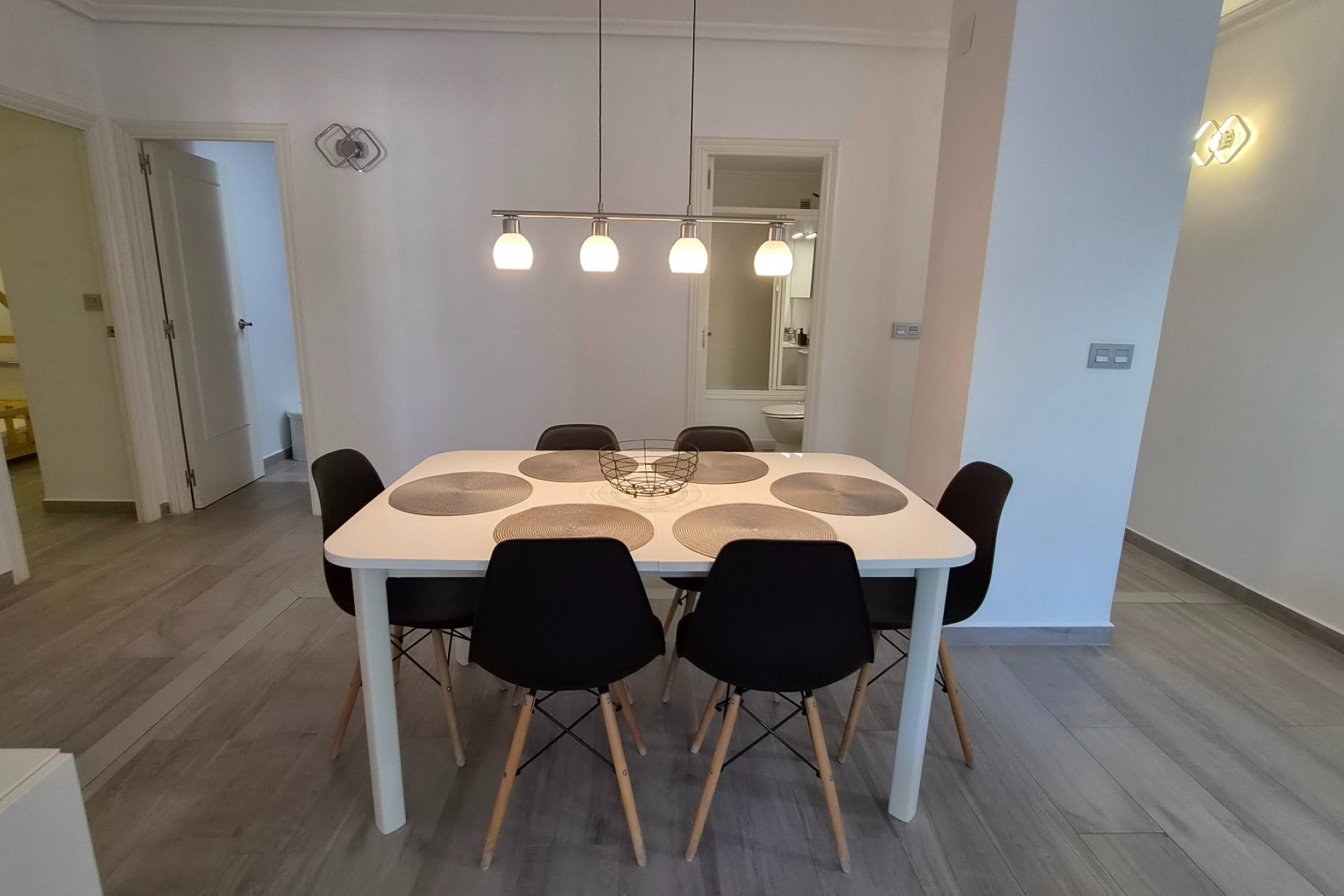 Resale - Apartment / Flat * - Torrevieja *