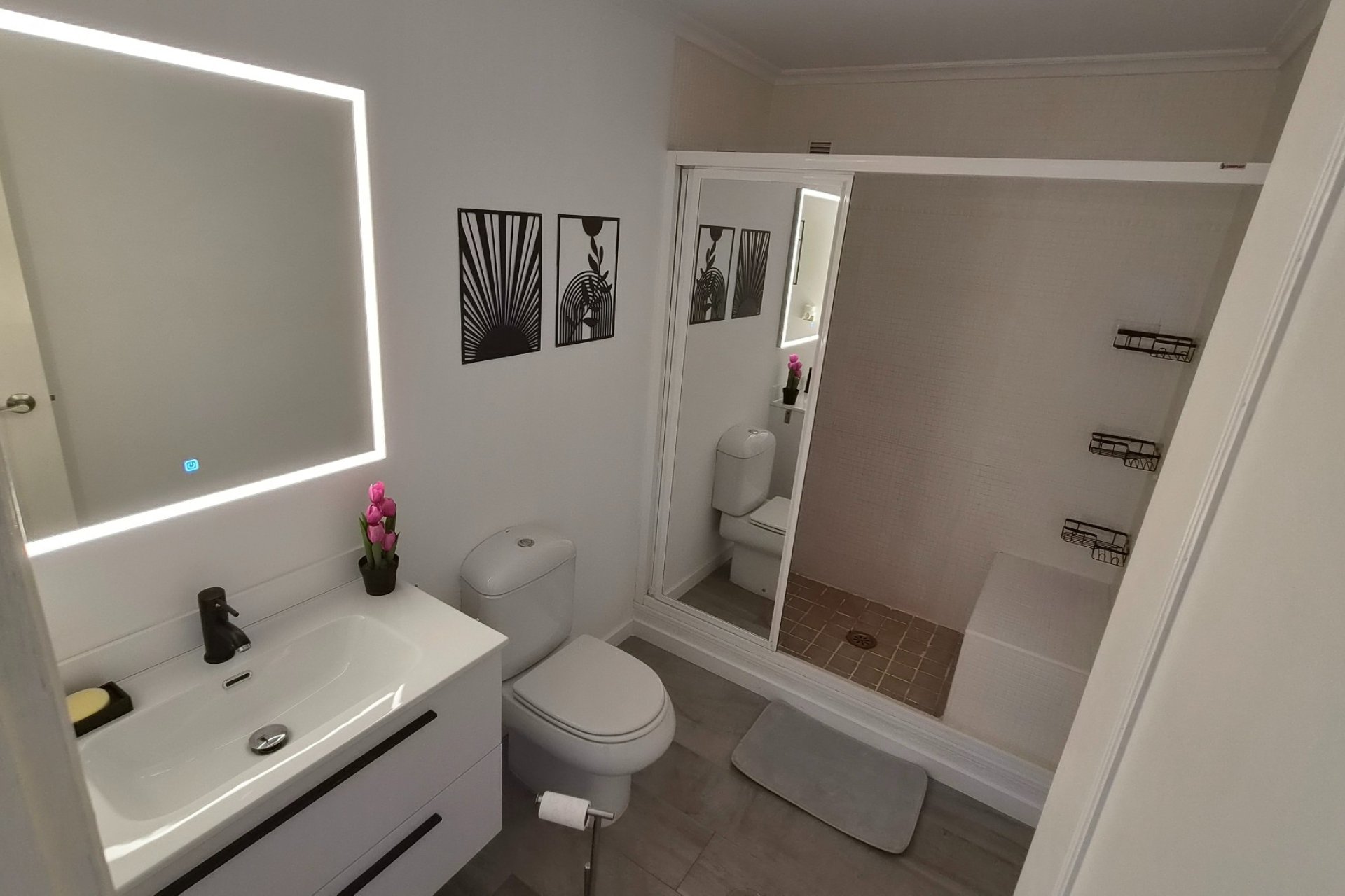 Resale - Apartment / Flat * - Torrevieja *
