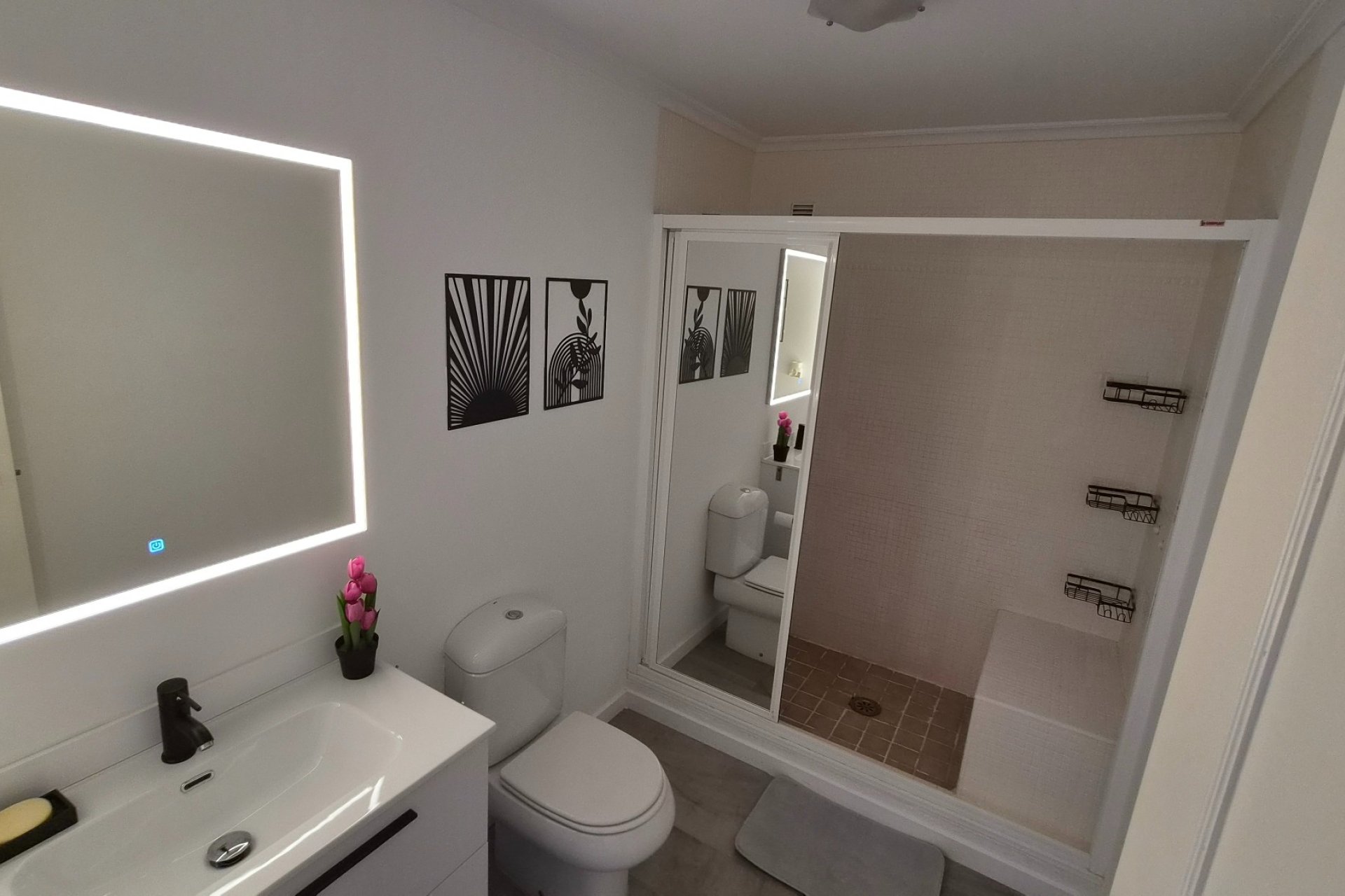 Resale - Apartment / Flat * - Torrevieja *