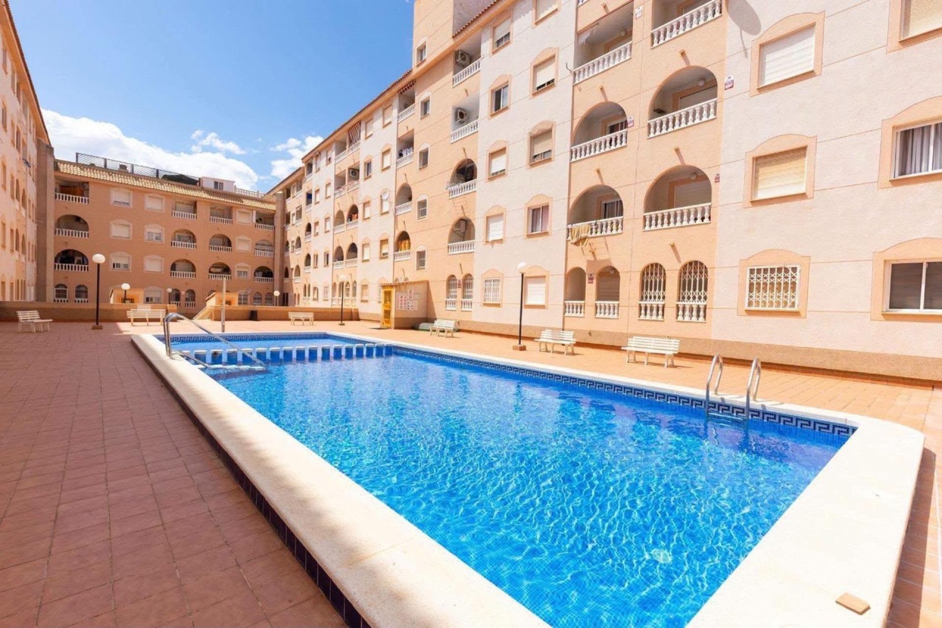 Resale - Apartment / Flat * - Torrevieja *