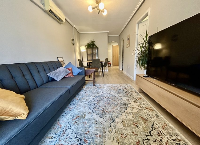 Resale - Apartment / Flat * - Torrevieja *