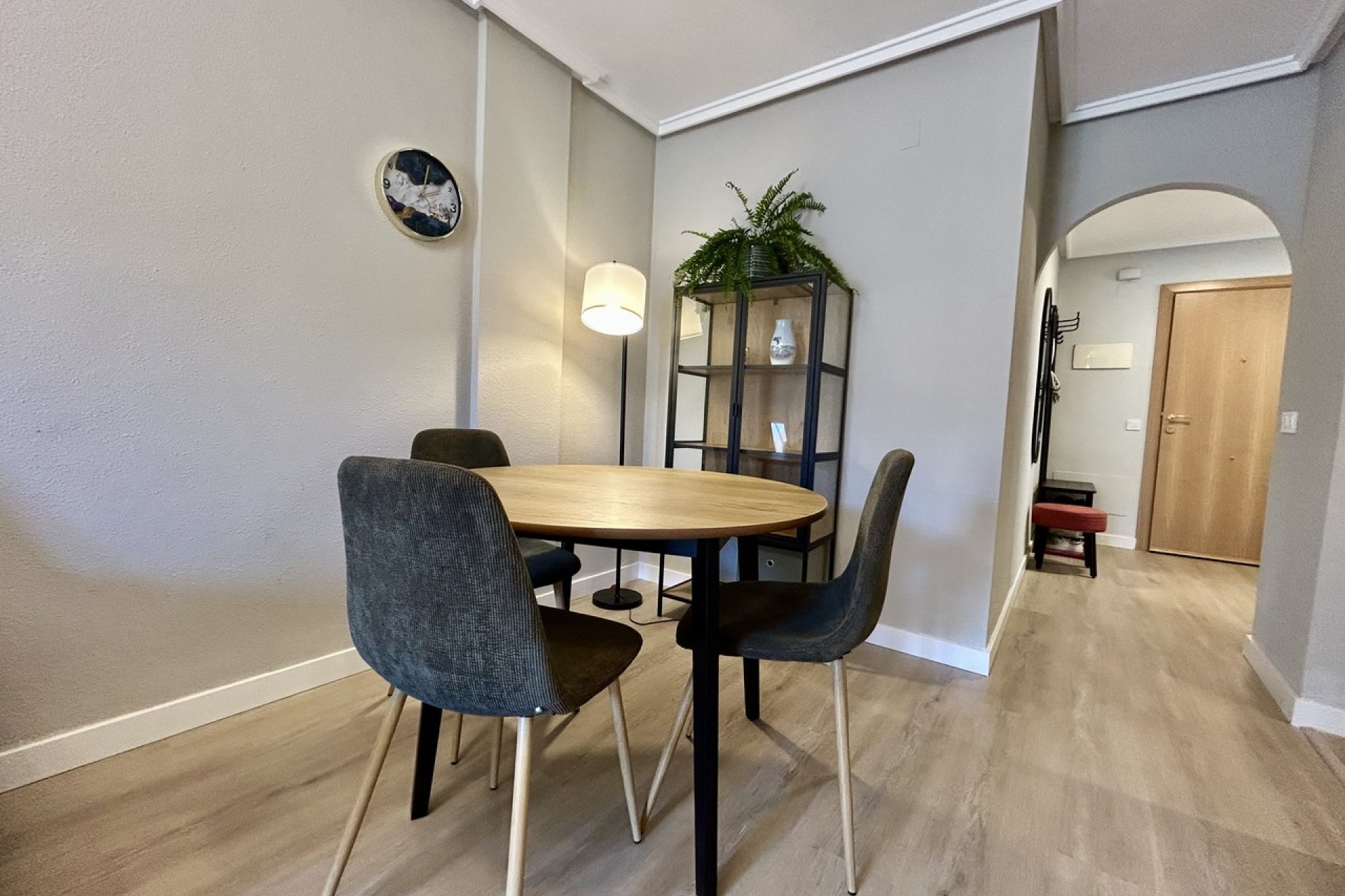 Resale - Apartment / Flat * - Torrevieja *