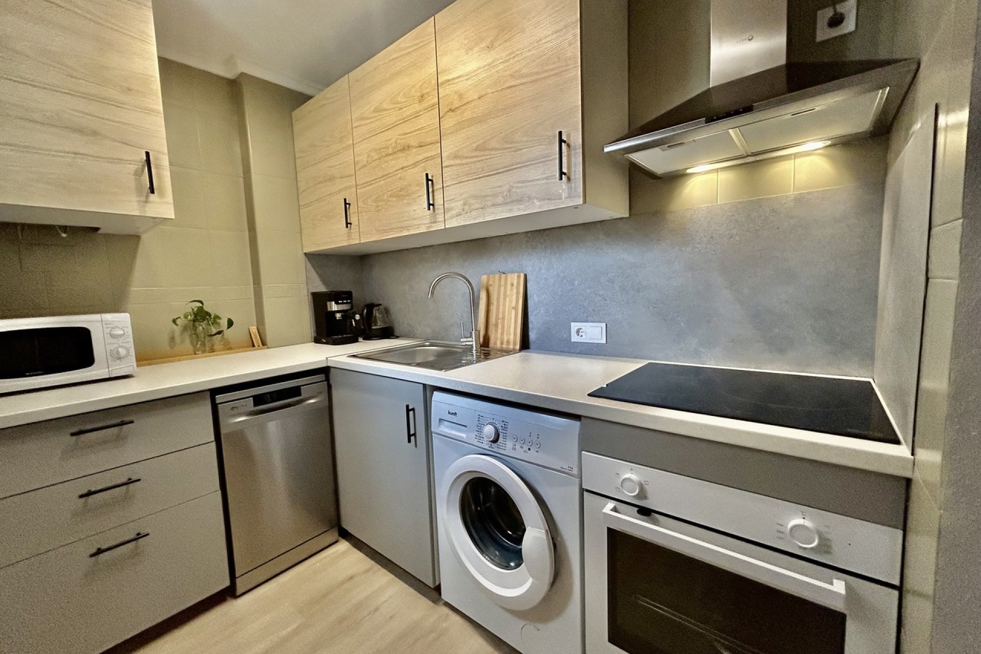 Resale - Apartment / Flat * - Torrevieja *