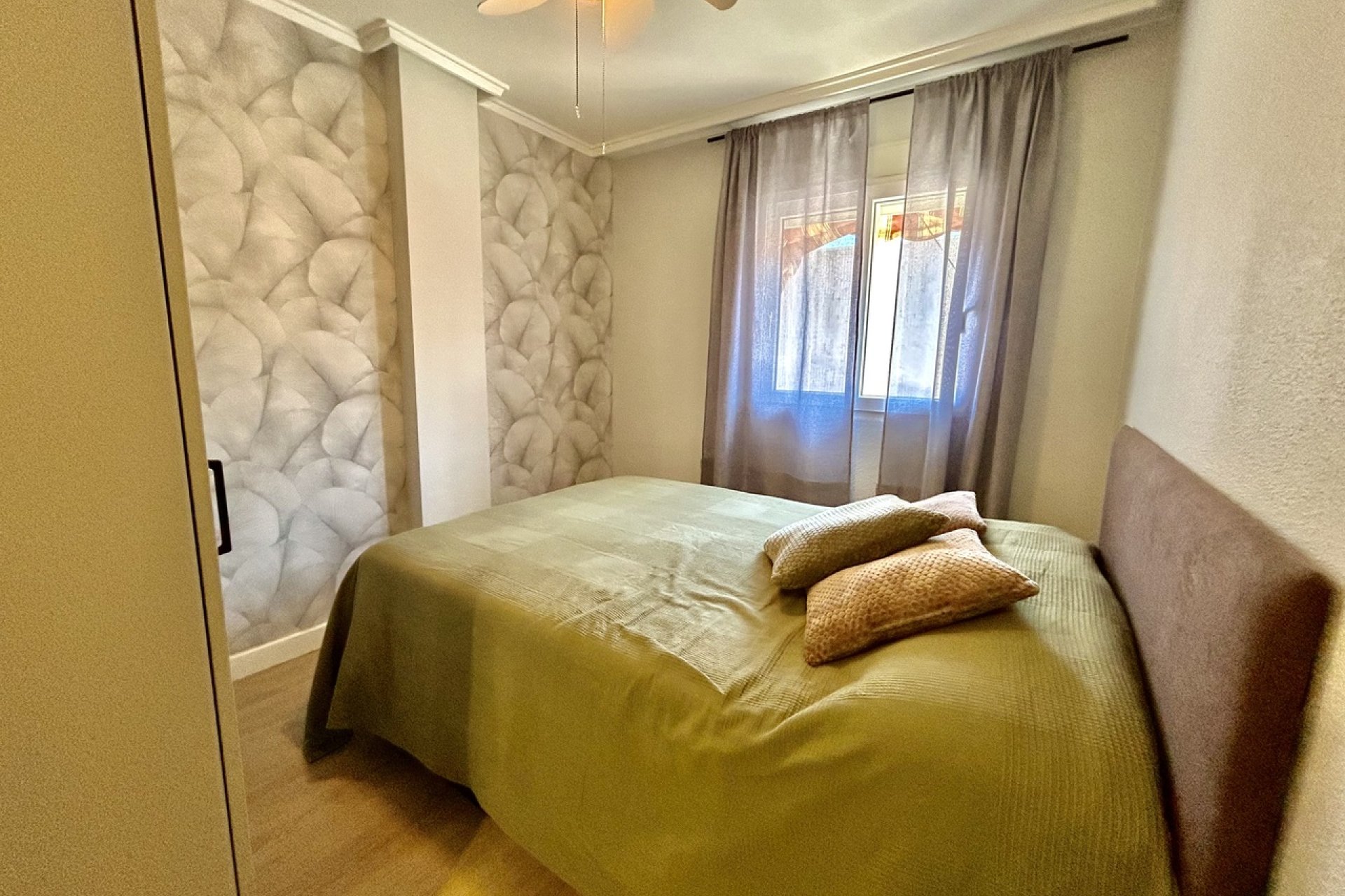 Resale - Apartment / Flat * - Torrevieja *