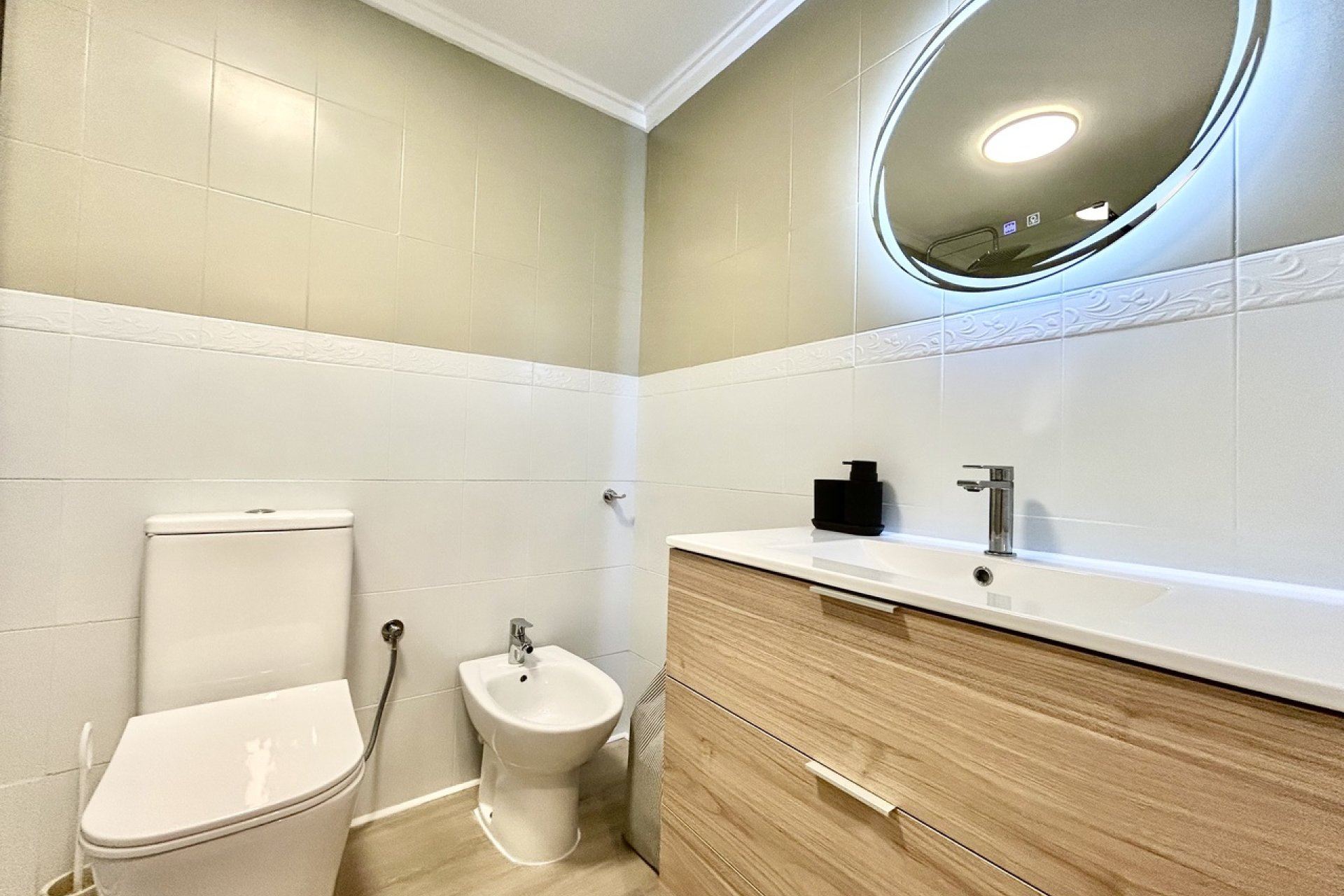 Resale - Apartment / Flat * - Torrevieja *
