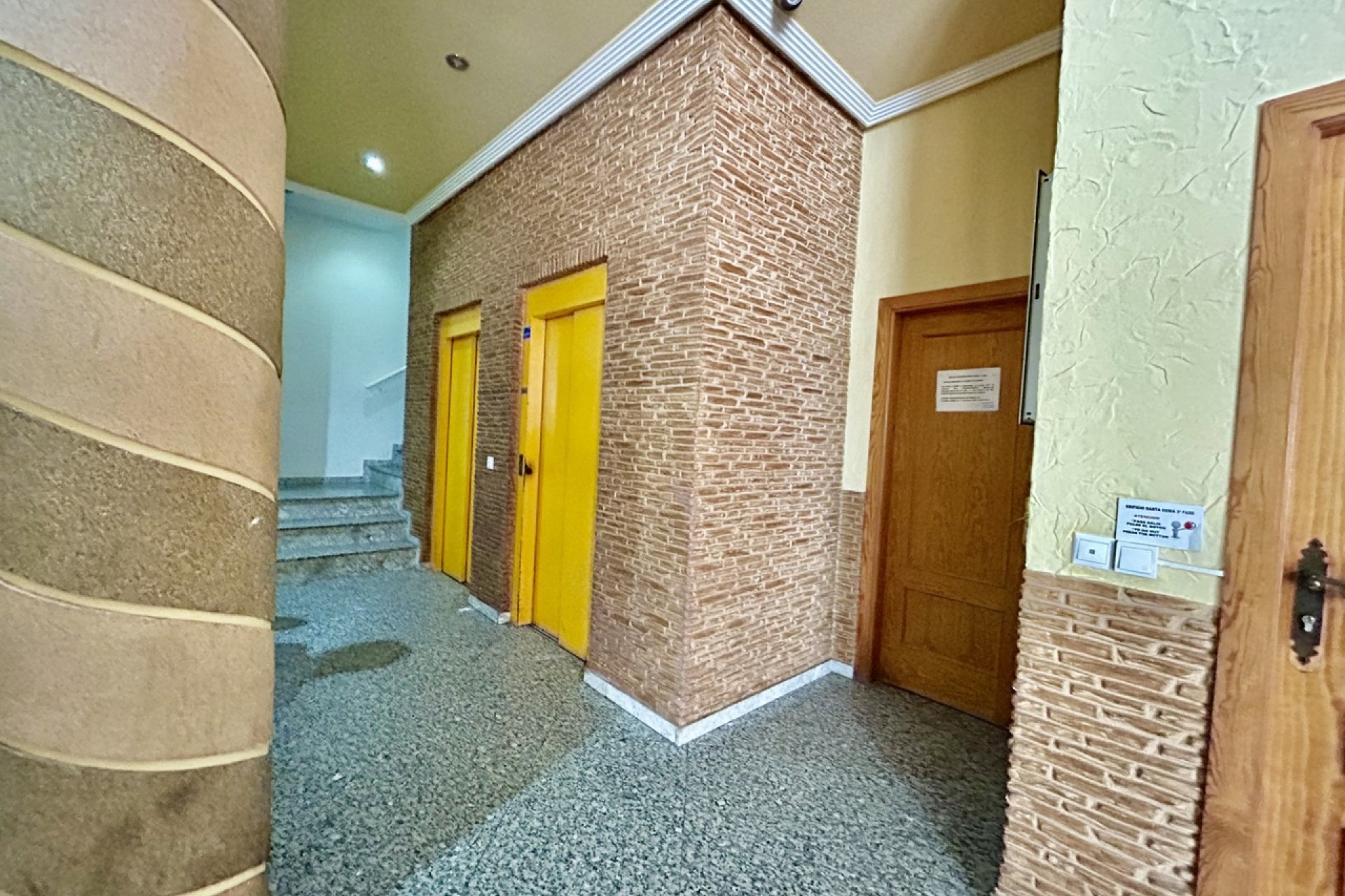 Resale - Apartment / Flat * - Torrevieja *