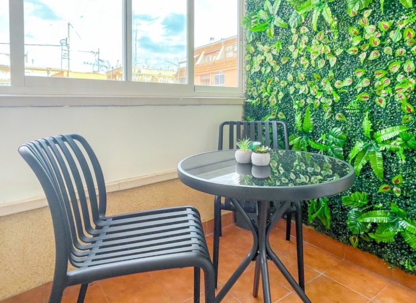 Resale - Apartment / Flat * - Torrevieja *
