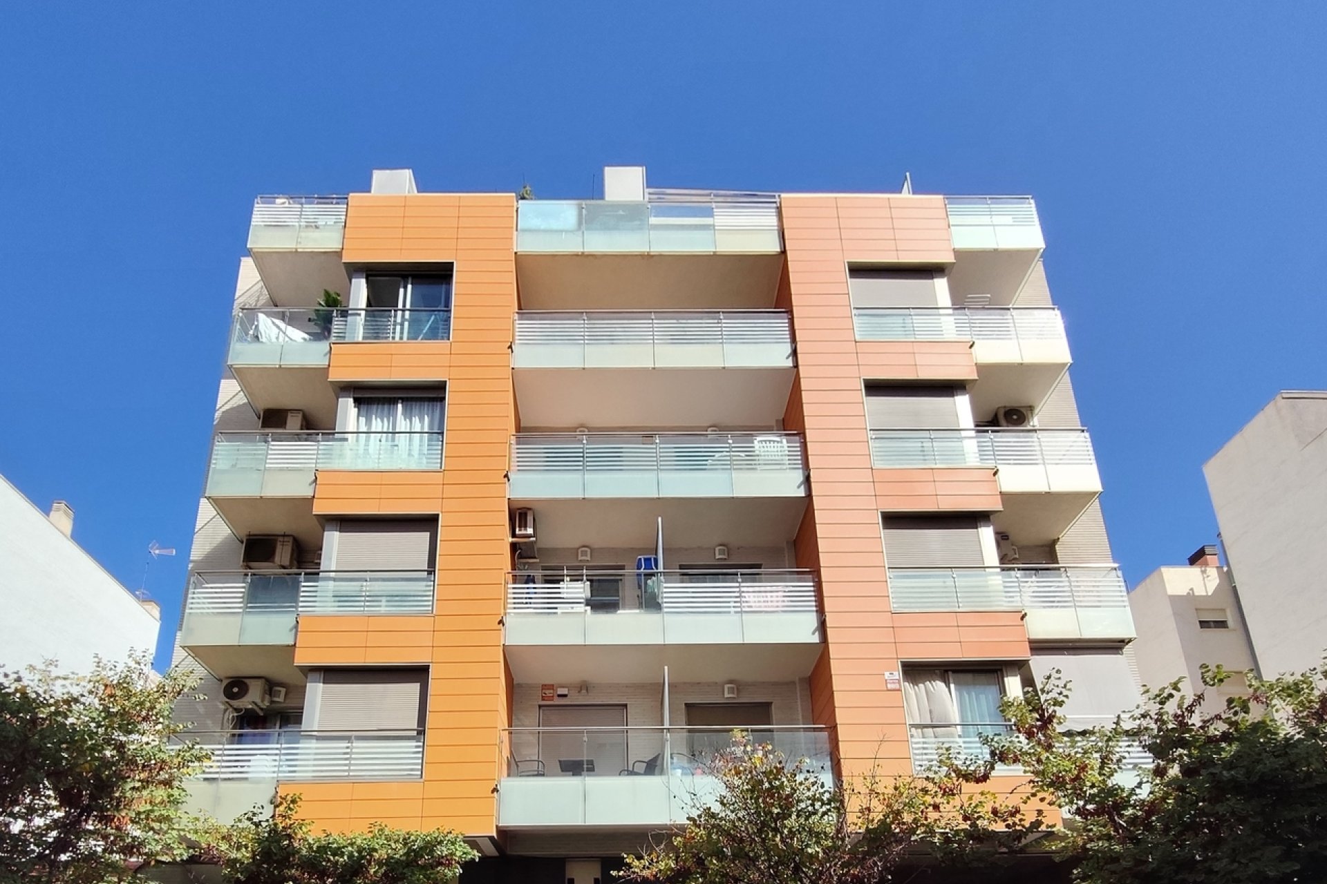 Resale - Apartment / Flat * - Torrevieja *