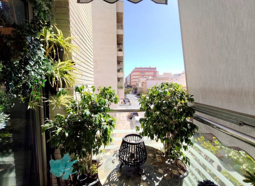 Resale - Apartment / Flat * - Torrevieja *