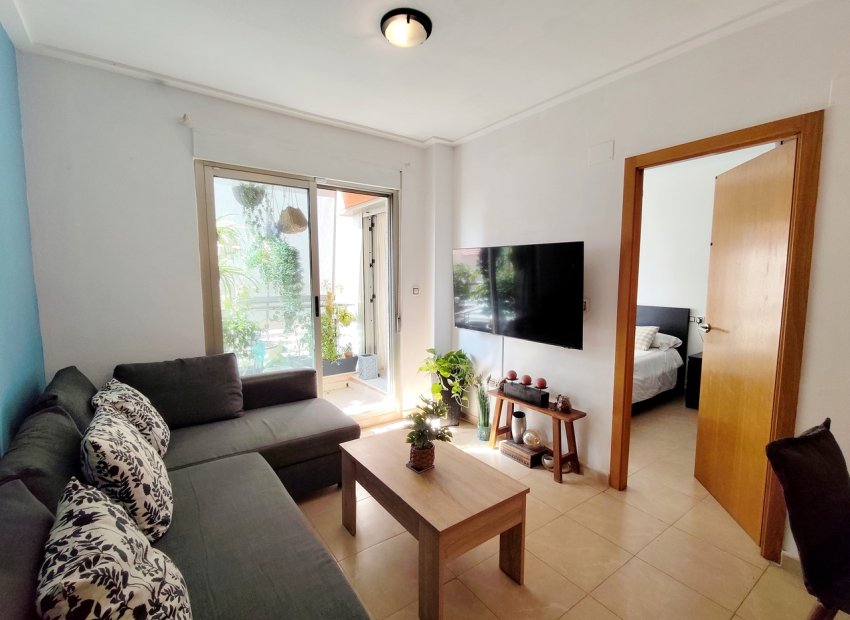 Resale - Apartment / Flat * - Torrevieja *