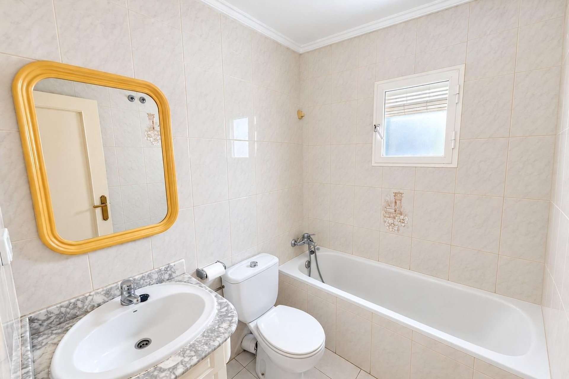 Resale - Apartment / Flat * - Torrevieja *