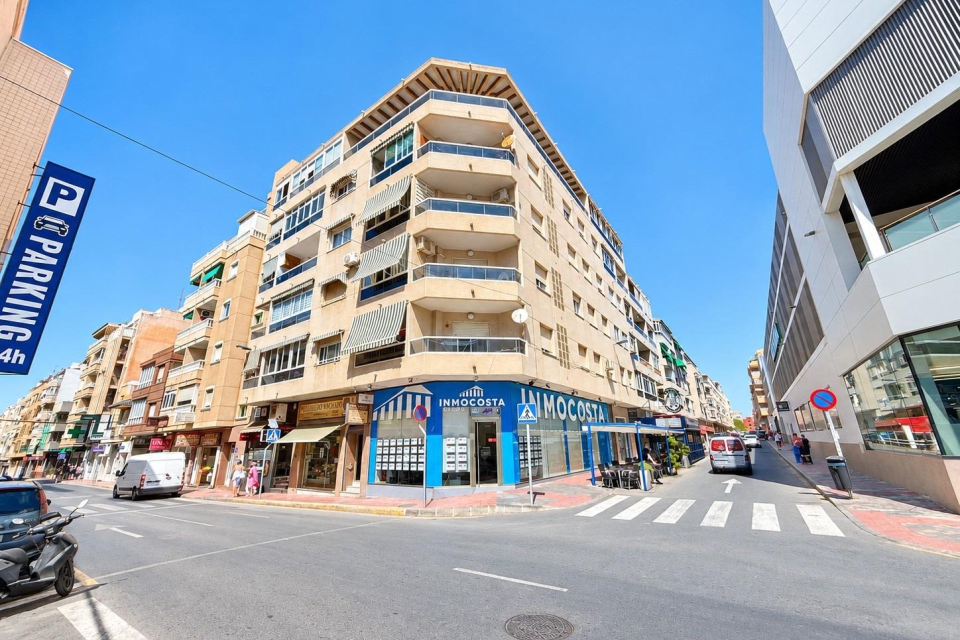 Resale - Apartment / Flat * - Torrevieja *
