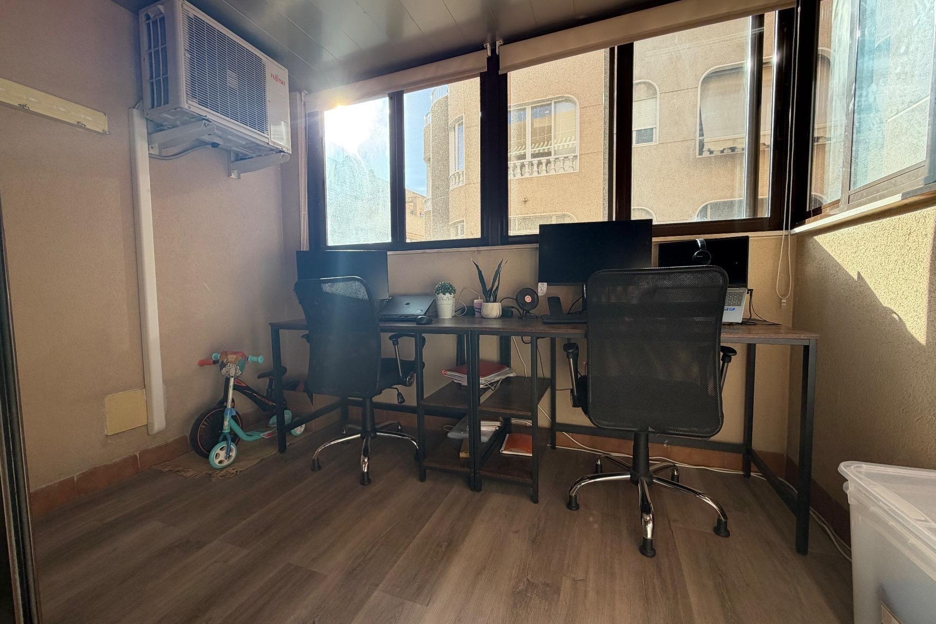 Resale - Apartment / Flat * - Torrevieja *