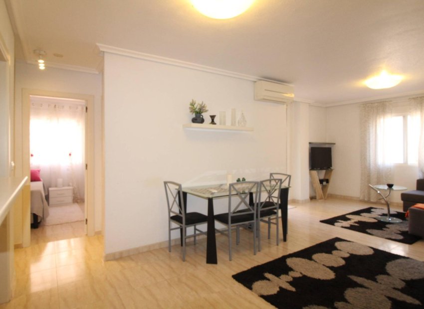 Resale - Apartment / Flat * - Torrevieja *