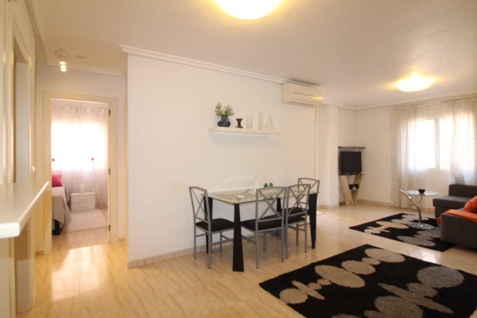 Resale - Apartment / Flat * - Torrevieja *