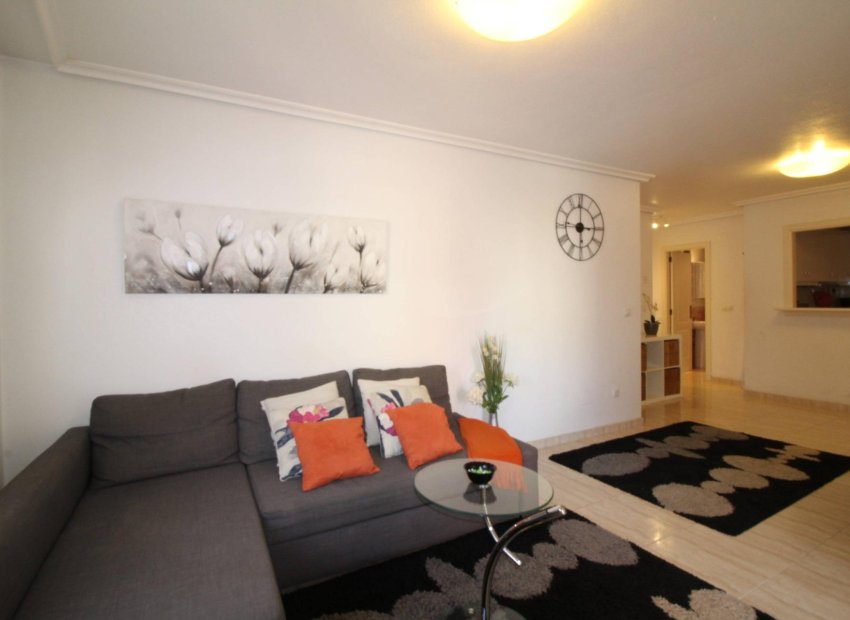 Resale - Apartment / Flat * - Torrevieja *